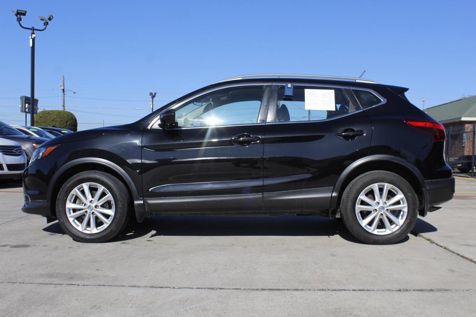 2017 black Nissan Rogue Sport SV AWD (JN1BJ1CR1HW) with an 2.0L L4 DOHC 16V engine, Continuously Variable Transmission transmission, located at 2401 E Main St., Grand Prairie, TX, 75050, (972) 262-4440, 32.748981, -96.969643 - Photo#2