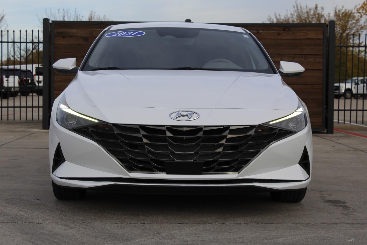 photo of 2021 Hyundai Elantra SEL