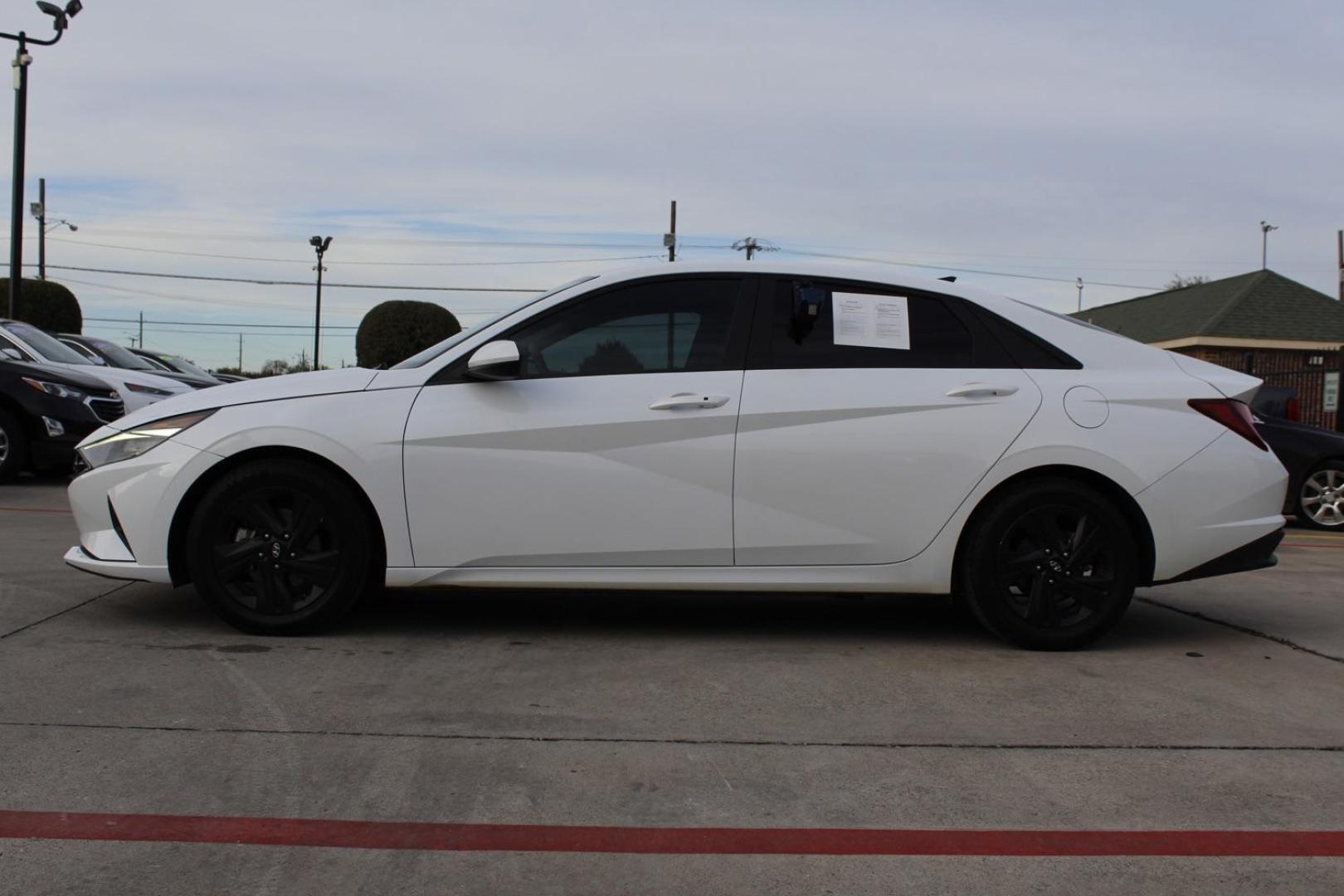 2021 white Hyundai Elantra SEL (5NPLM4AGXMH) with an 2.0L L4 DOHC 16V engine, 6-Speed Automatic transmission, located at 2401 E Main St., Grand Prairie, TX, 75050, (972) 262-4440, 32.748981, -96.969643 - Photo#2