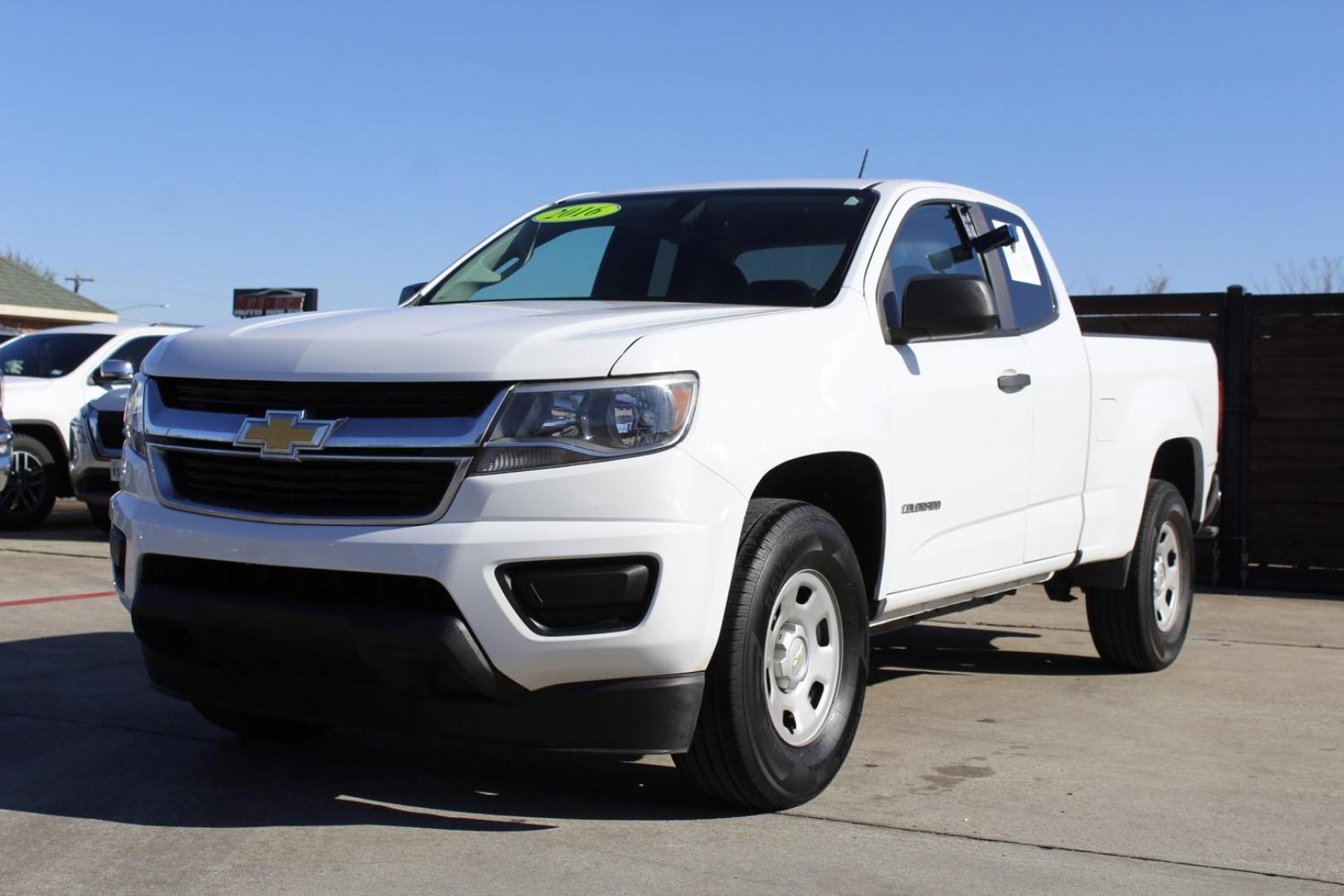 2016 WHITE Chevrolet Colorado Work Truck Ext. Cab 2WD (1GCHSBEA3G1) with an 2.5L L4 DOHC 16V GAS engine, 6-Speed Automatic transmission, located at 2401 E Main St., Grand Prairie, TX, 75050, (972) 262-4440, 32.748981, -96.969643 - Photo#1