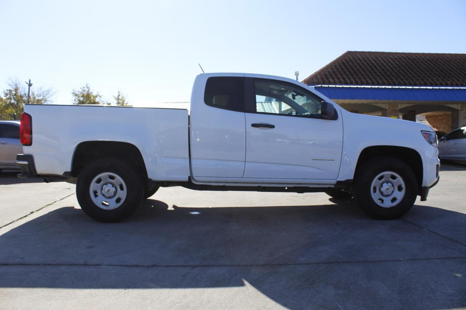 2016 WHITE Chevrolet Colorado Work Truck Ext. Cab 2WD (1GCHSBEA3G1) with an 2.5L L4 DOHC 16V GAS engine, 6-Speed Automatic transmission, located at 2401 E Main St., Grand Prairie, TX, 75050, (972) 262-4440, 32.748981, -96.969643 - Photo#6