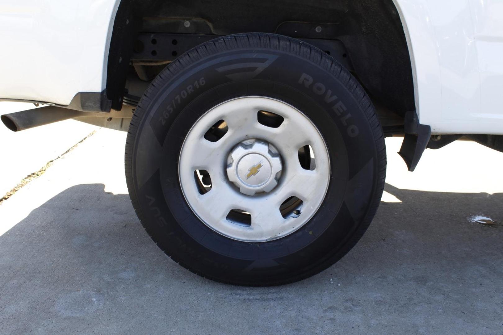 2016 WHITE Chevrolet Colorado Work Truck Ext. Cab 2WD (1GCHSBEA3G1) with an 2.5L L4 DOHC 16V GAS engine, 6-Speed Automatic transmission, located at 2401 E Main St., Grand Prairie, TX, 75050, (972) 262-4440, 32.748981, -96.969643 - Photo#8