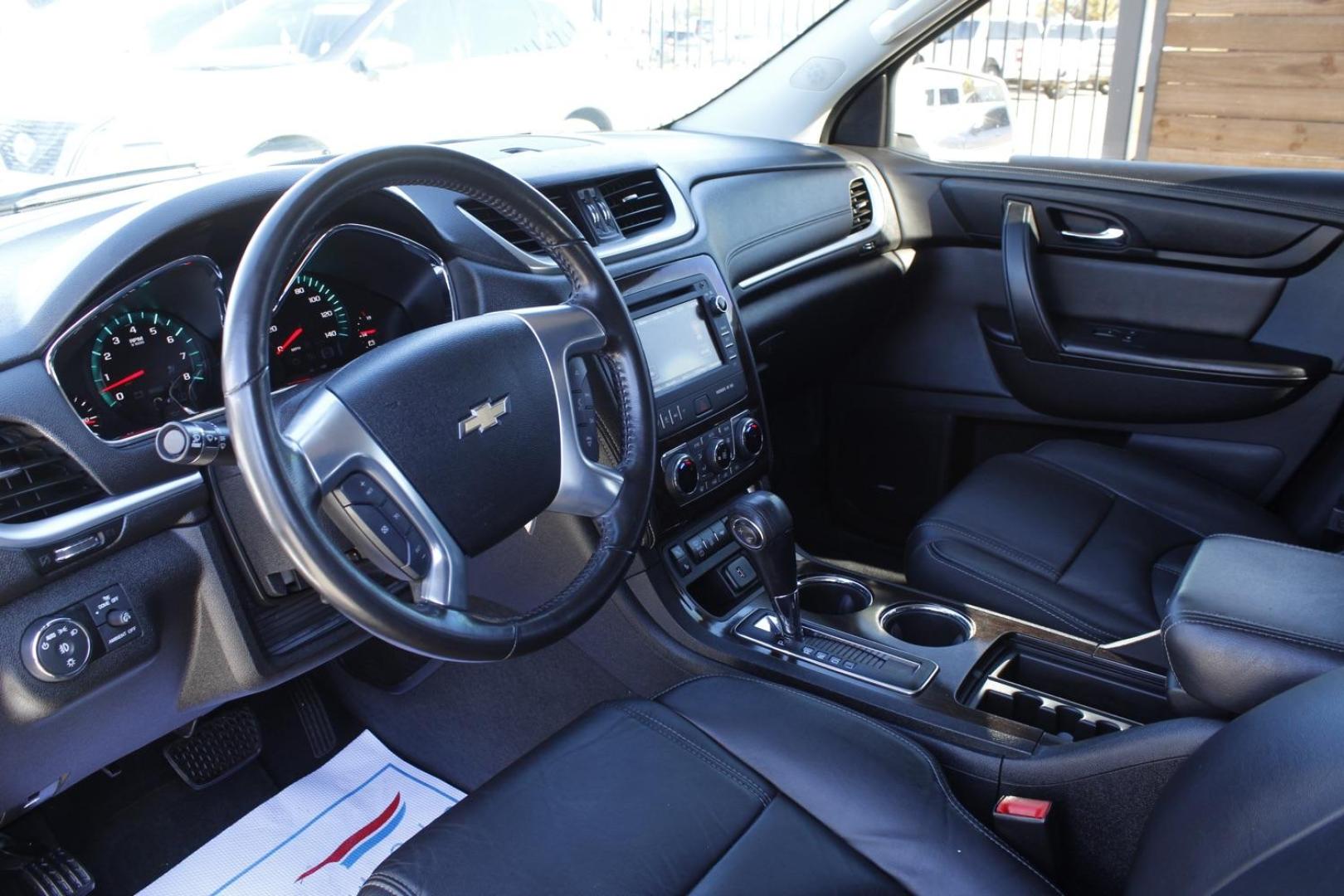 2017 WHITE Chevrolet Traverse 2LT FWD (1GNKRHKDXHJ) with an 3.6L V6 DOHC 24V engine, 6-Speed Automatic transmission, located at 2401 E Main St., Grand Prairie, TX, 75050, (972) 262-4440, 32.748981, -96.969643 - Photo#10