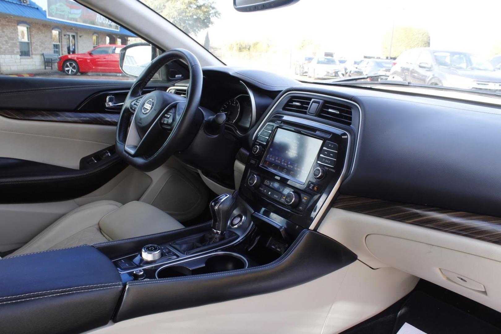 2017 white Nissan Maxima Platinum (1N4AA6AP2HC) with an 3.5L V6 DOHC 24V engine, Continuously Variable Transmission transmission, located at 2401 E Main St., Grand Prairie, TX, 75050, (972) 262-4440, 32.748981, -96.969643 - Photo#12