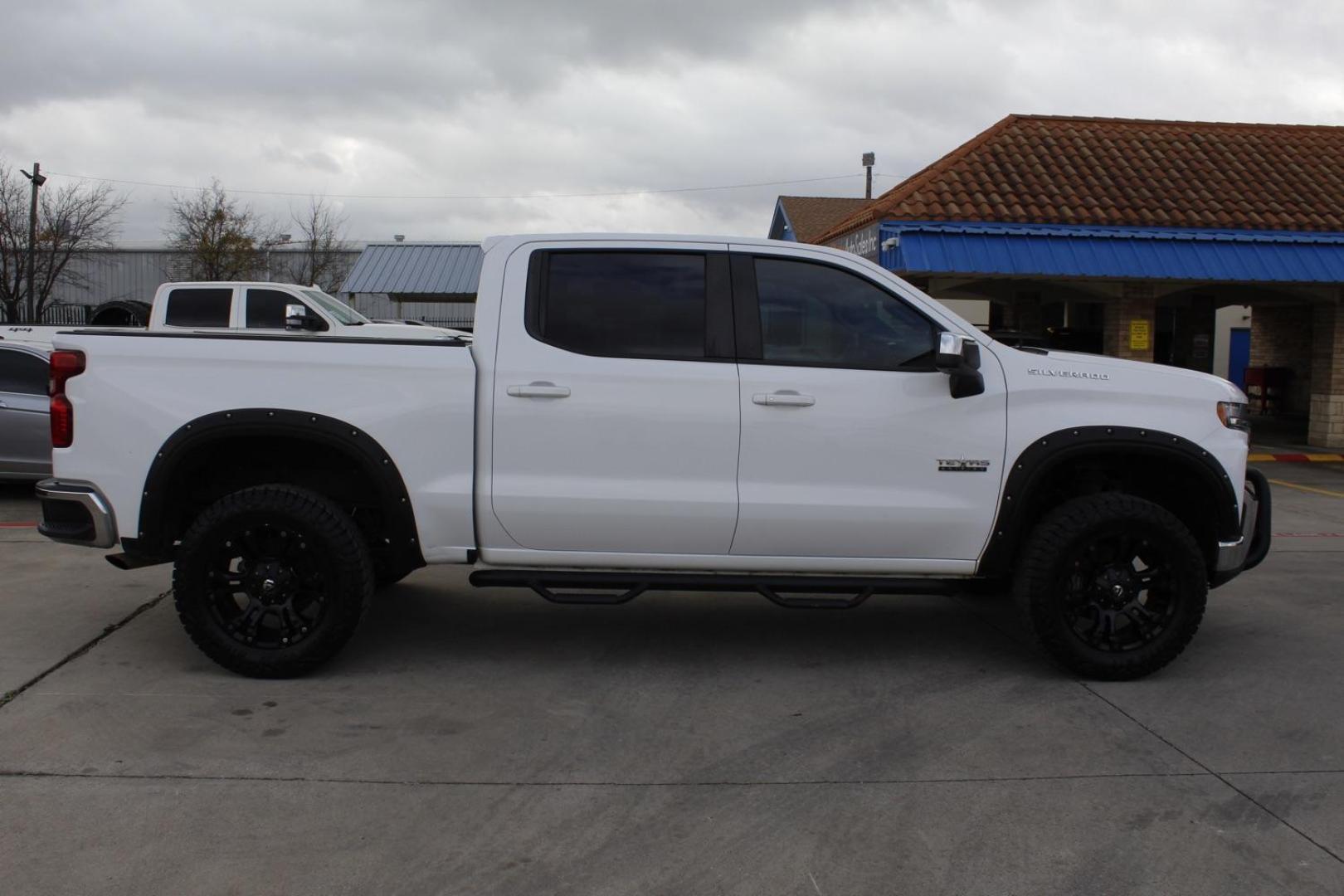 2020 WHITE Chevrolet Silverado 1500 LT Crew Cab 2WD (3GCPWCEK9LG) with an 2.7L L4 DOHC 16V TURBO engine, 6-Speed Automatic transmission, located at 2401 E Main St., Grand Prairie, TX, 75050, (972) 262-4440, 32.748981, -96.969643 - Photo#7