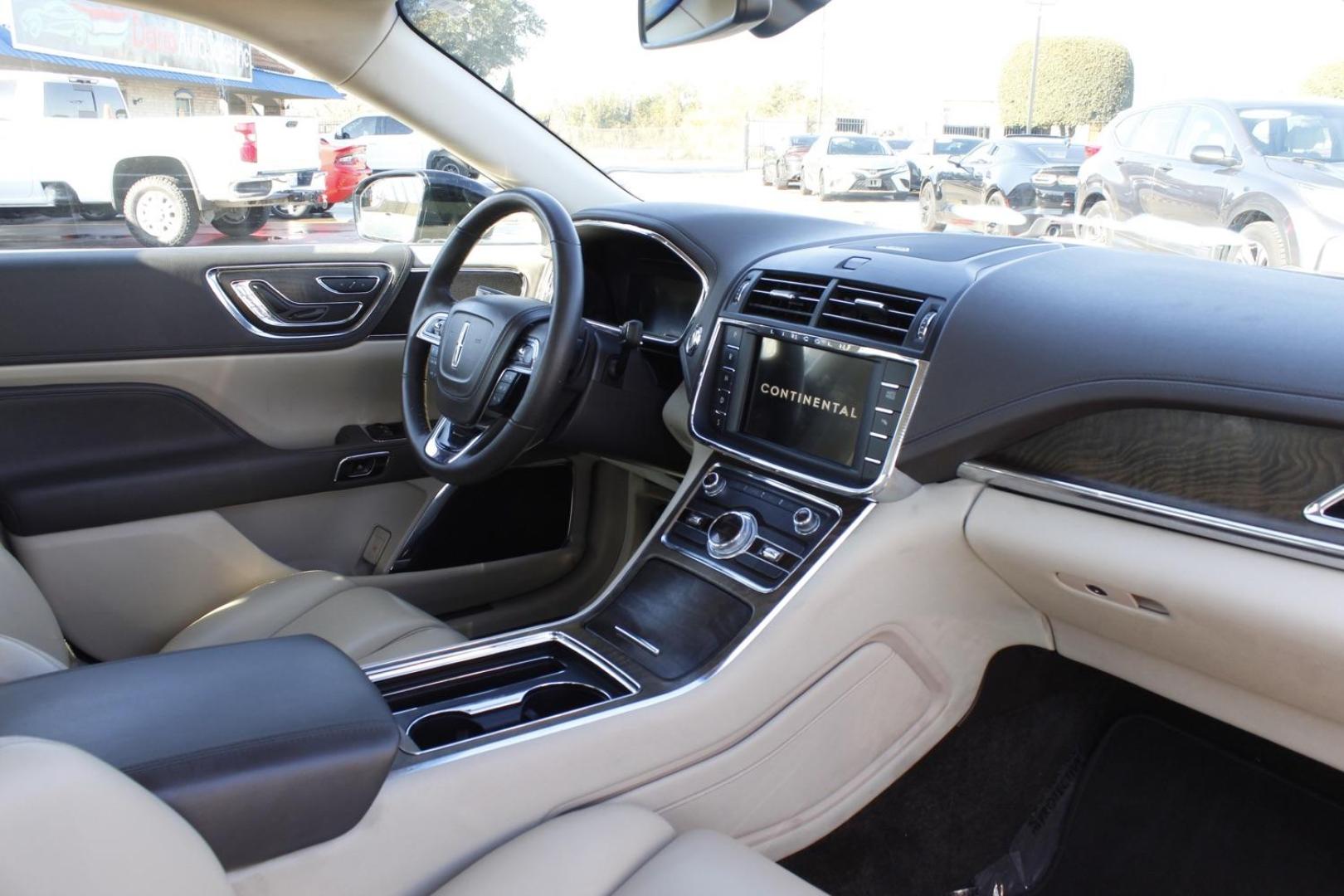 2017 black Lincoln Continental Premier (1LN6L9PK6H5) with an 3.7L V6 DOHC 24V engine, 6-Speed Automatic transmission, located at 2401 E Main St., Grand Prairie, TX, 75050, (972) 262-4440, 32.748981, -96.969643 - Photo#12