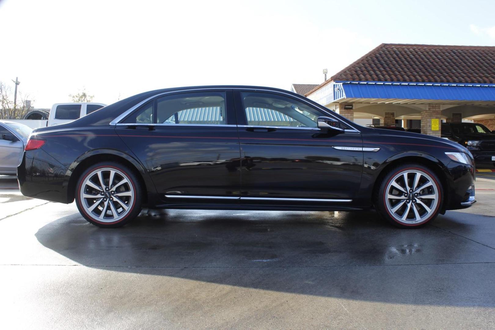 2017 black Lincoln Continental Premier (1LN6L9PK6H5) with an 3.7L V6 DOHC 24V engine, 6-Speed Automatic transmission, located at 2401 E Main St., Grand Prairie, TX, 75050, (972) 262-4440, 32.748981, -96.969643 - Photo#7