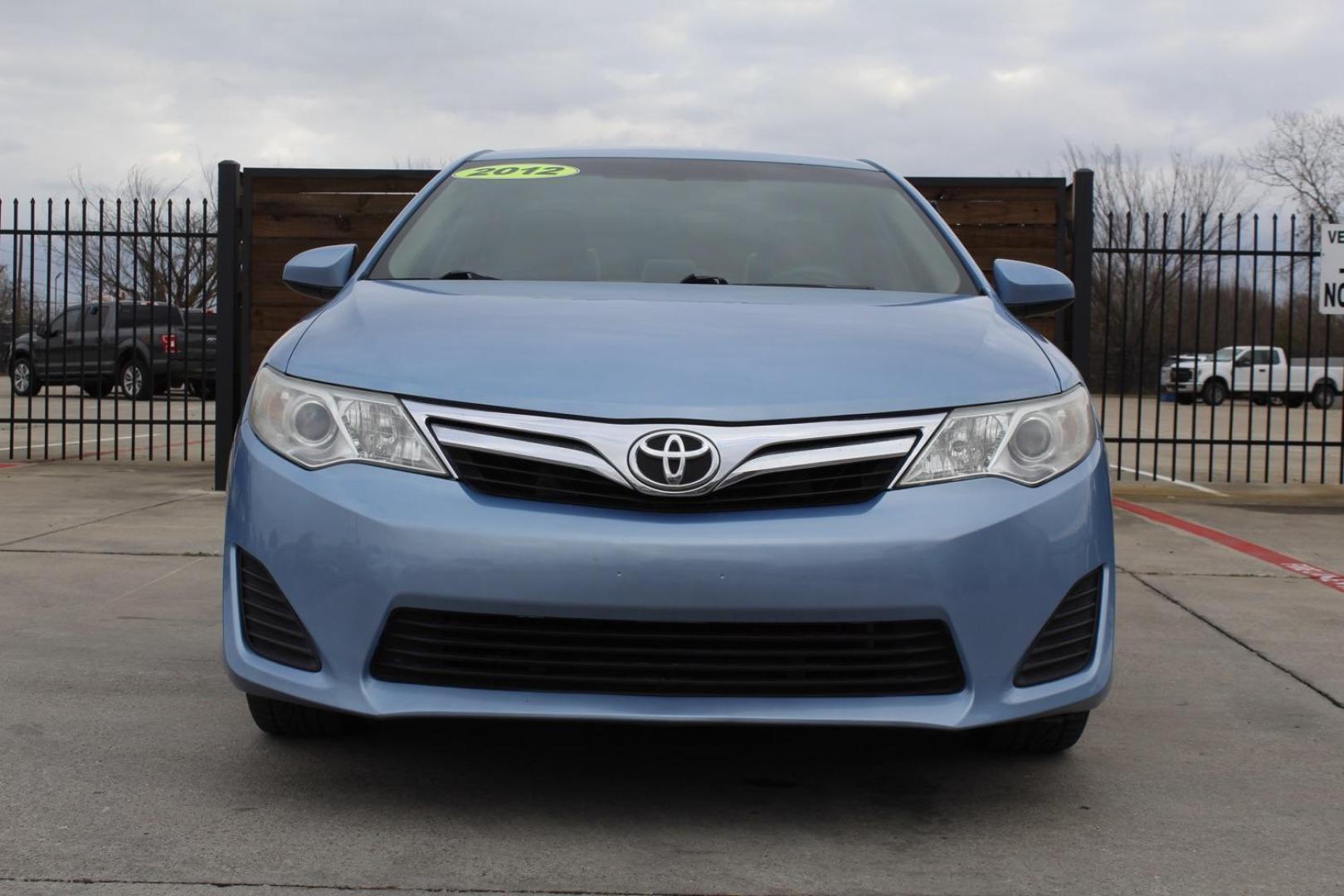 2012 blue Toyota Camry LE (4T1BF1FK4CU) with an 2.5L L4 DOHC 16V engine, 6-Speed Automatic transmission, located at 2401 E Main St., Grand Prairie, TX, 75050, (972) 262-4440, 32.748981, -96.969643 - Photo#0