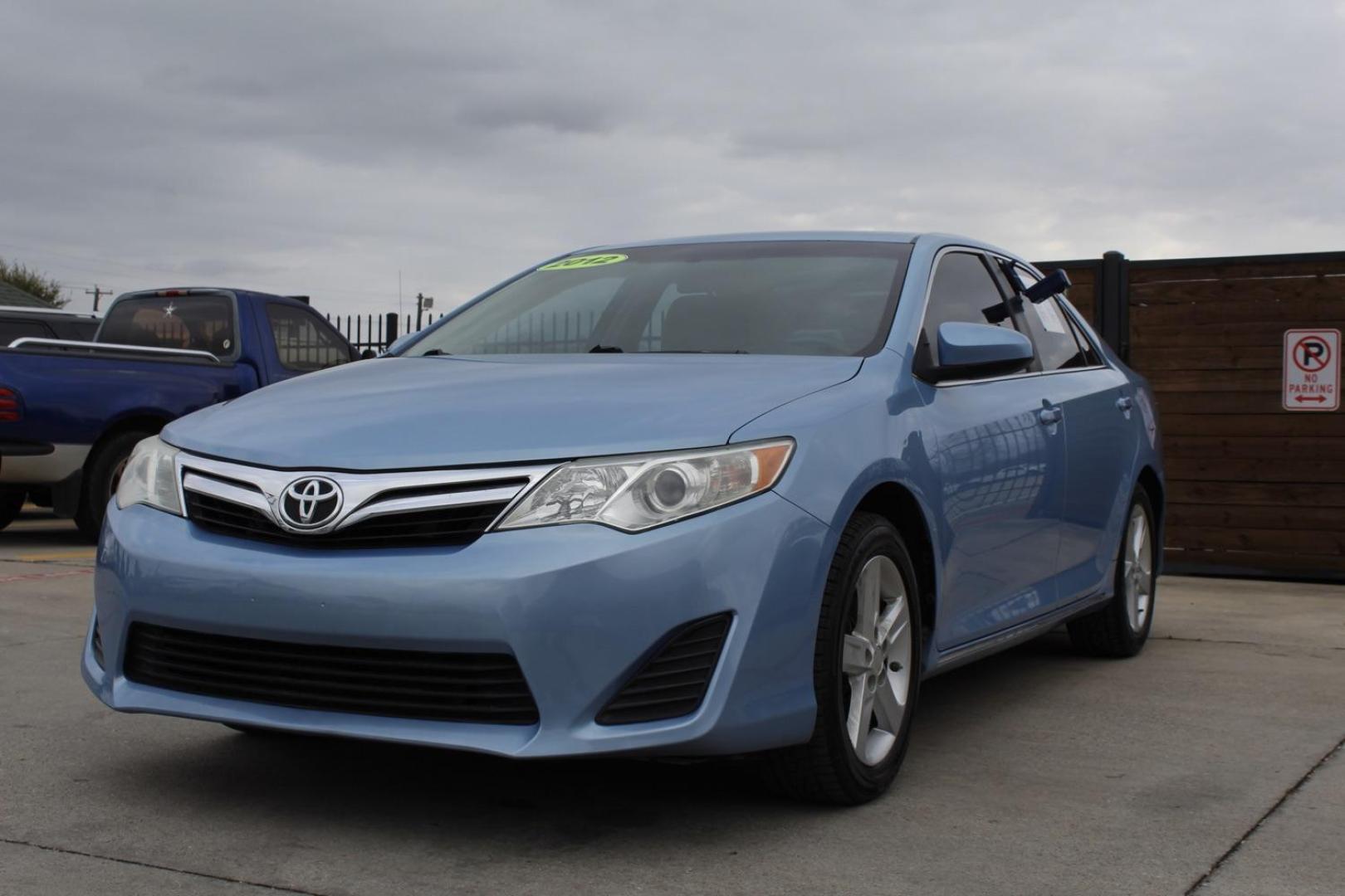 2012 blue Toyota Camry LE (4T1BF1FK4CU) with an 2.5L L4 DOHC 16V engine, 6-Speed Automatic transmission, located at 2401 E Main St., Grand Prairie, TX, 75050, (972) 262-4440, 32.748981, -96.969643 - Photo#1