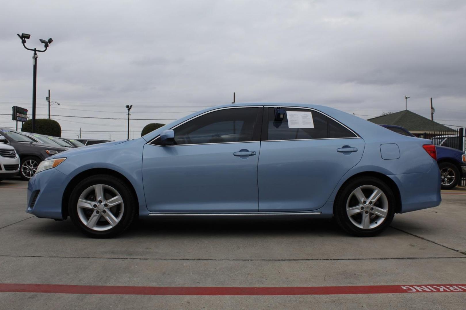 2012 blue Toyota Camry LE (4T1BF1FK4CU) with an 2.5L L4 DOHC 16V engine, 6-Speed Automatic transmission, located at 2401 E Main St., Grand Prairie, TX, 75050, (972) 262-4440, 32.748981, -96.969643 - Photo#2