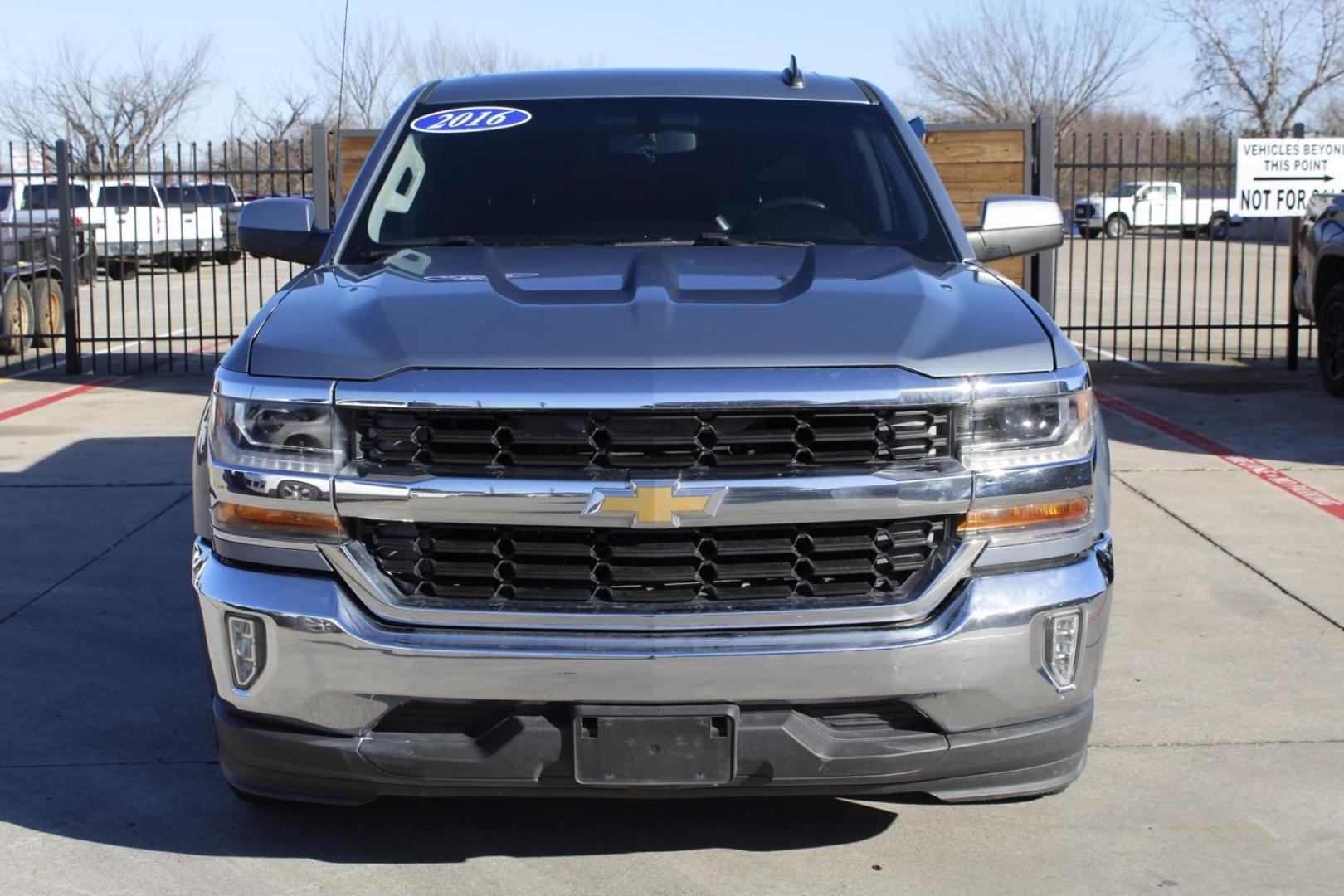 2016 GRAY Chevrolet Silverado 1500 LT Crew Cab 2WD (3GCPCREC5GG) with an 5.3L V8 OHV 16V engine, 6-Speed Automatic transmission, located at 2401 E Main St., Grand Prairie, TX, 75050, (972) 262-4440, 32.748981, -96.969643 - Photo#0