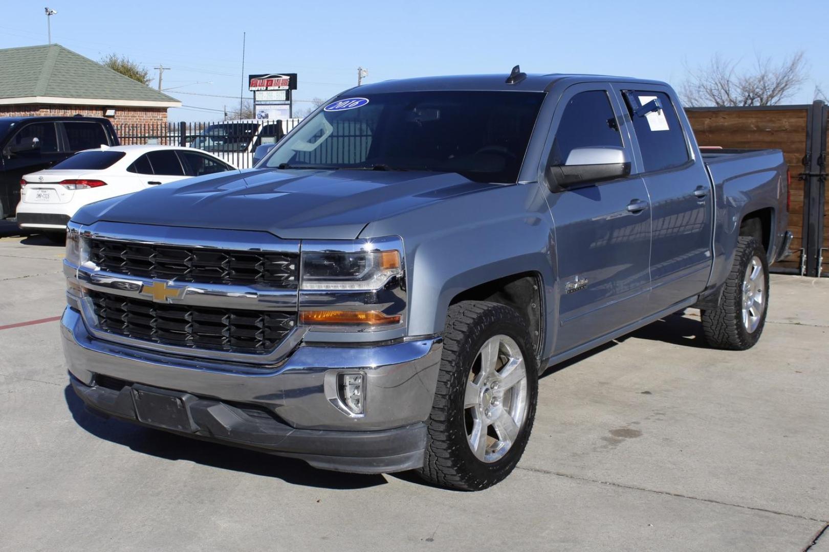 2016 GRAY Chevrolet Silverado 1500 LT Crew Cab 2WD (3GCPCREC5GG) with an 5.3L V8 OHV 16V engine, 6-Speed Automatic transmission, located at 2401 E Main St., Grand Prairie, TX, 75050, (972) 262-4440, 32.748981, -96.969643 - Photo#1