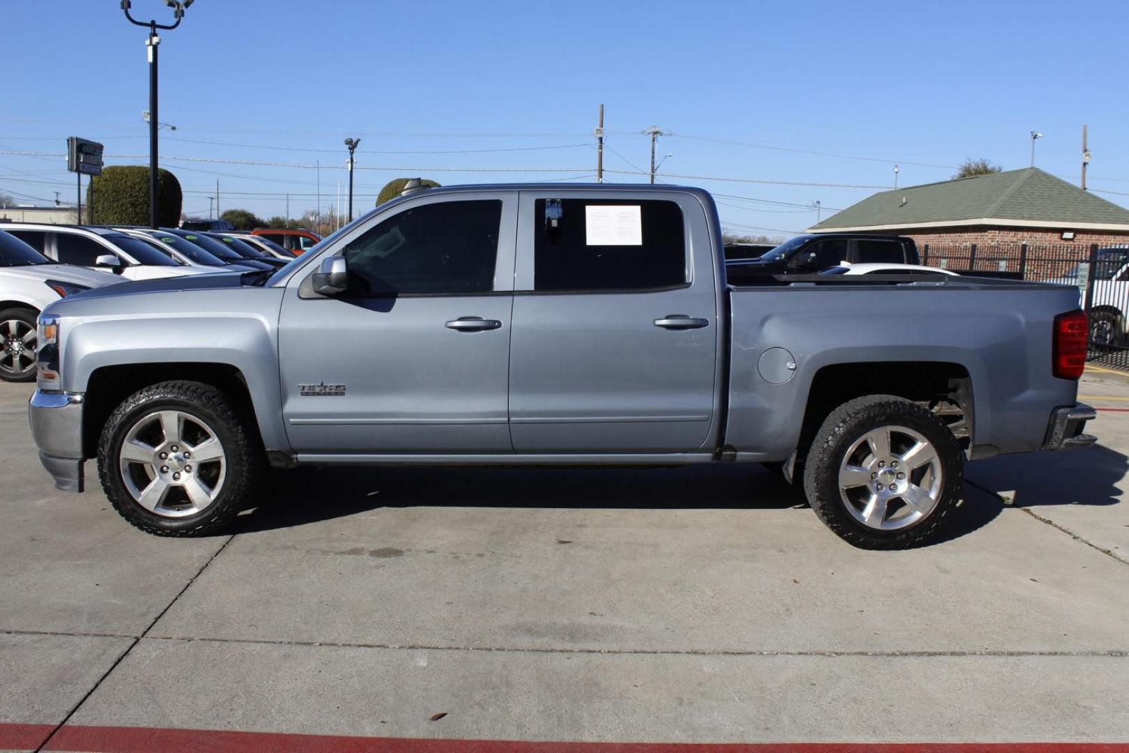 2016 GRAY Chevrolet Silverado 1500 LT Crew Cab 2WD (3GCPCREC5GG) with an 5.3L V8 OHV 16V engine, 6-Speed Automatic transmission, located at 2401 E Main St., Grand Prairie, TX, 75050, (972) 262-4440, 32.748981, -96.969643 - Photo#2