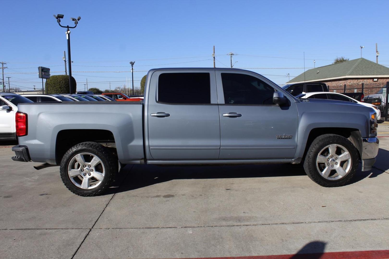 2016 GRAY Chevrolet Silverado 1500 LT Crew Cab 2WD (3GCPCREC5GG) with an 5.3L V8 OHV 16V engine, 6-Speed Automatic transmission, located at 2401 E Main St., Grand Prairie, TX, 75050, (972) 262-4440, 32.748981, -96.969643 - Photo#7