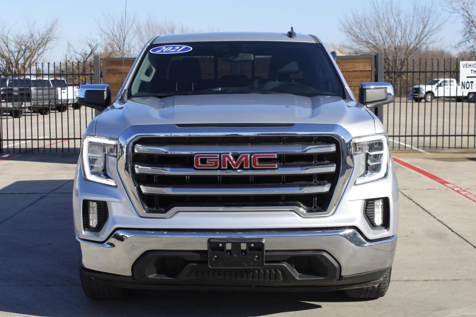 2021 SILVER GMC Sierra 1500 SLE Crew Cab Short Box 2WD (1GTP8BED5MZ) with an 5.3L V8 OHV 16V engine, 6-Speed Automatic transmission, located at 2401 E Main St., Grand Prairie, TX, 75050, (972) 262-4440, 32.748981, -96.969643 - Photo#0