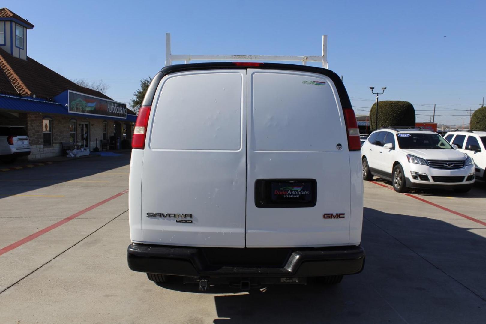 2014 WHITE GMC Savana G2500 Extended Cargo (1GTW7GCA7E1) with an 4.8L V8 OHV 16V FFV engine, 6-Speed Automatic transmission, located at 2401 E Main St., Grand Prairie, TX, 75050, (972) 262-4440, 32.748981, -96.969643 - Photo#4