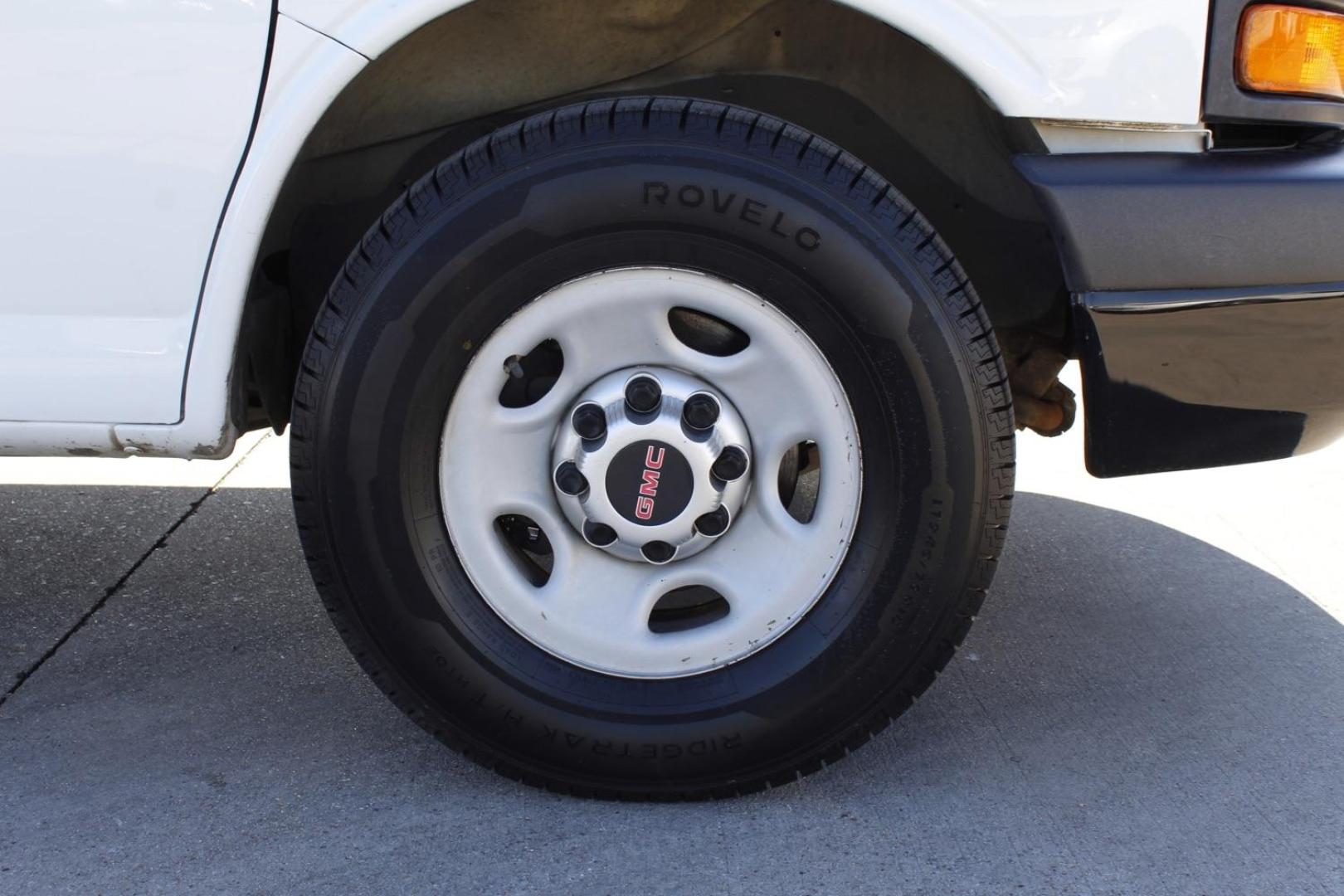 2014 WHITE GMC Savana G2500 Extended Cargo (1GTW7GCA7E1) with an 4.8L V8 OHV 16V FFV engine, 6-Speed Automatic transmission, located at 2401 E Main St., Grand Prairie, TX, 75050, (972) 262-4440, 32.748981, -96.969643 - Photo#7