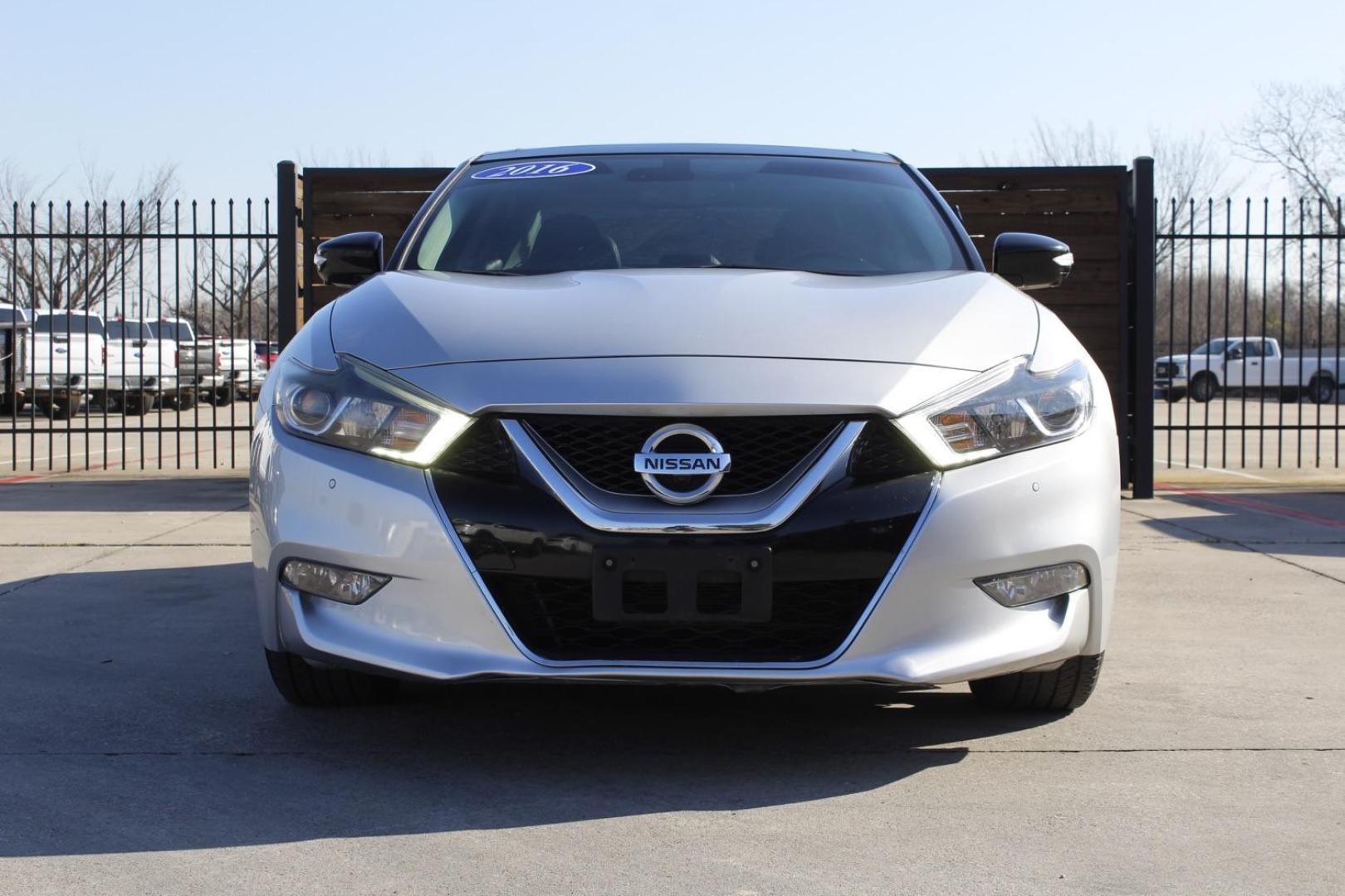 2016 SILVER Nissan Maxima Platinum (1N4AA6AP6GC) with an 3.5L V6 DOHC 24V engine, Continuously Variable Transmission transmission, located at 2401 E Main St., Grand Prairie, TX, 75050, (972) 262-4440, 32.748981, -96.969643 - Photo#0