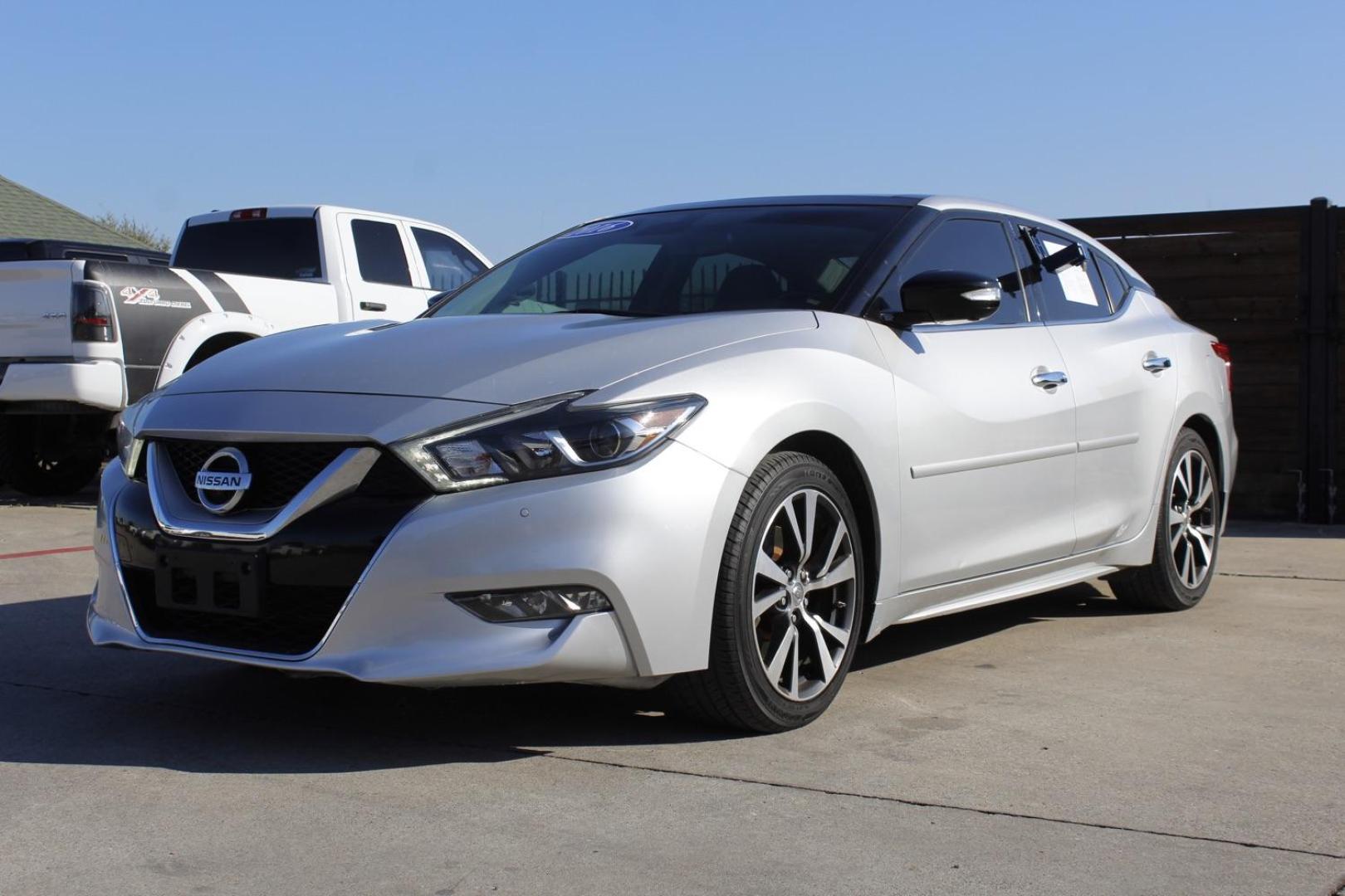 2016 SILVER Nissan Maxima Platinum (1N4AA6AP6GC) with an 3.5L V6 DOHC 24V engine, Continuously Variable Transmission transmission, located at 2401 E Main St., Grand Prairie, TX, 75050, (972) 262-4440, 32.748981, -96.969643 - Photo#1