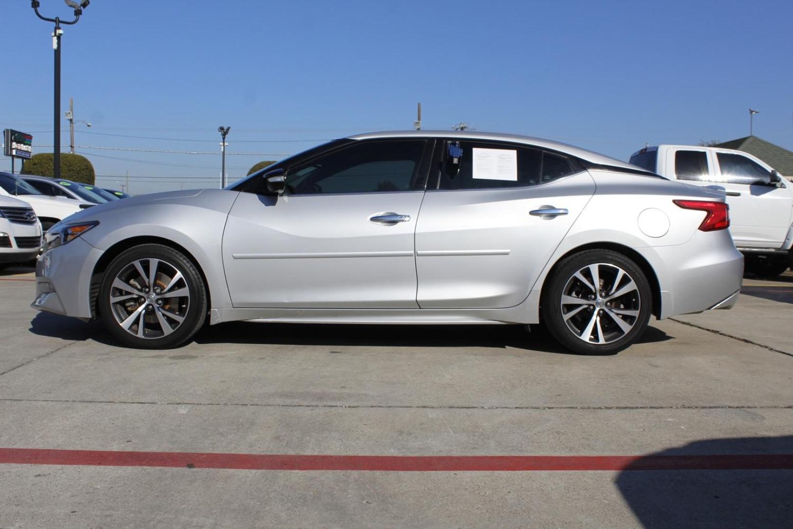 2016 SILVER Nissan Maxima Platinum (1N4AA6AP6GC) with an 3.5L V6 DOHC 24V engine, Continuously Variable Transmission transmission, located at 2401 E Main St., Grand Prairie, TX, 75050, (972) 262-4440, 32.748981, -96.969643 - Photo#2