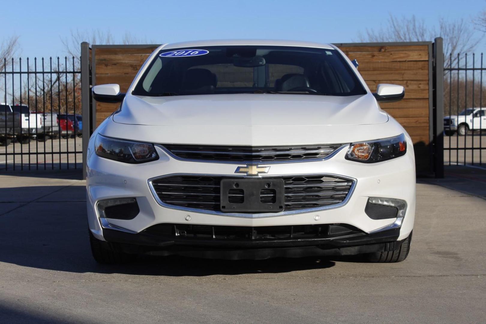 2016 WHITE Chevrolet Malibu 1LT (1G1ZE5ST7GF) with an 1.5L L4 DOHC 16V engine, 6-Speed Automatic transmission, located at 2401 E Main St., Grand Prairie, TX, 75050, (972) 262-4440, 32.748981, -96.969643 - Photo#0