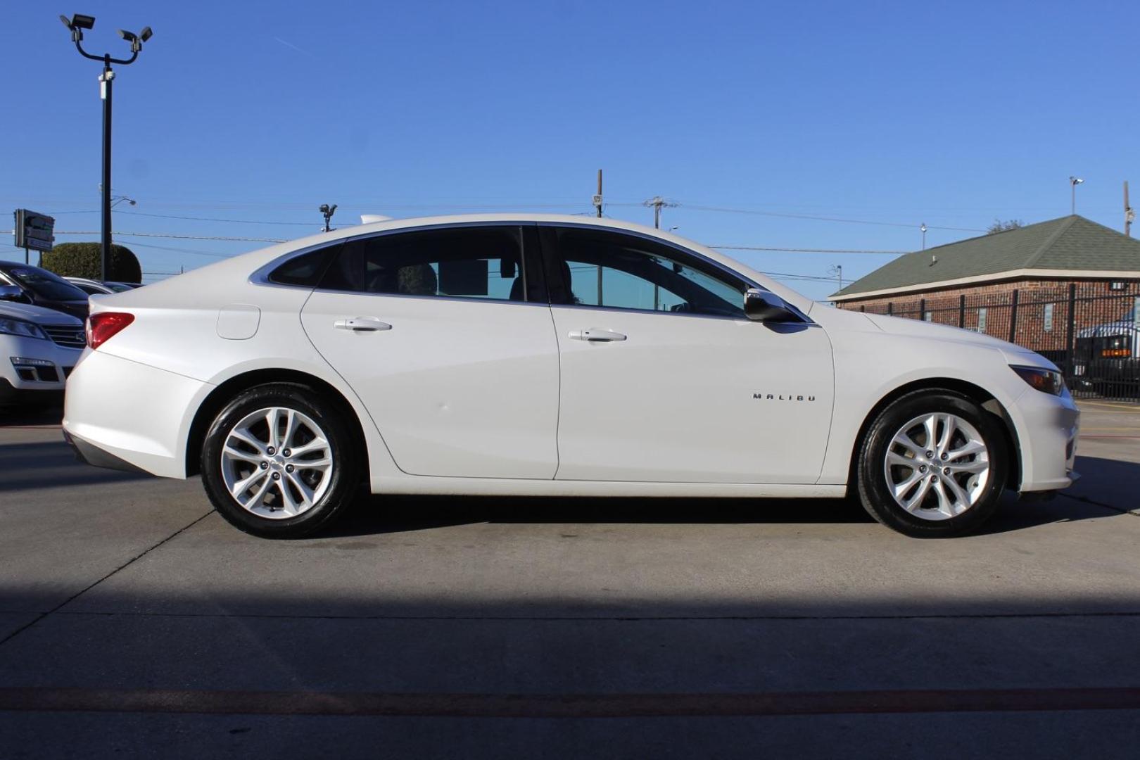 2016 WHITE Chevrolet Malibu 1LT (1G1ZE5ST7GF) with an 1.5L L4 DOHC 16V engine, 6-Speed Automatic transmission, located at 2401 E Main St., Grand Prairie, TX, 75050, (972) 262-4440, 32.748981, -96.969643 - Photo#7