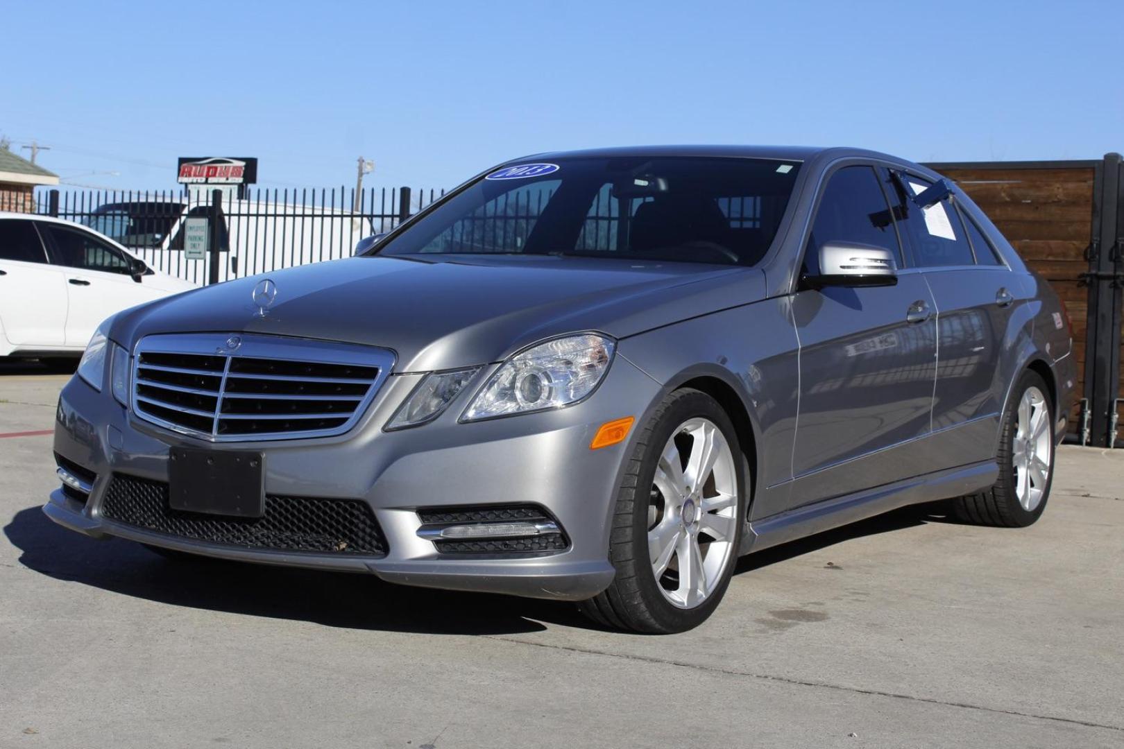 2013 SILVER Mercedes-Benz E-Class E350 Sedan (WDDHF5KBXDA) with an 3.5L V6 DOHC 24V engine, 7-Speed Automatic transmission, located at 2401 E Main St., Grand Prairie, TX, 75050, (972) 262-4440, 32.748981, -96.969643 - Photo#1