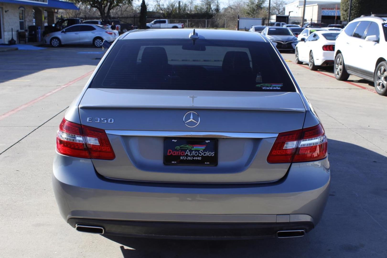 2013 SILVER Mercedes-Benz E-Class E350 Sedan (WDDHF5KBXDA) with an 3.5L V6 DOHC 24V engine, 7-Speed Automatic transmission, located at 2401 E Main St., Grand Prairie, TX, 75050, (972) 262-4440, 32.748981, -96.969643 - Photo#6