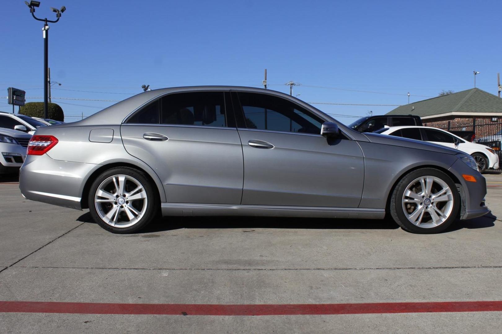 2013 SILVER Mercedes-Benz E-Class E350 Sedan (WDDHF5KBXDA) with an 3.5L V6 DOHC 24V engine, 7-Speed Automatic transmission, located at 2401 E Main St., Grand Prairie, TX, 75050, (972) 262-4440, 32.748981, -96.969643 - Photo#8