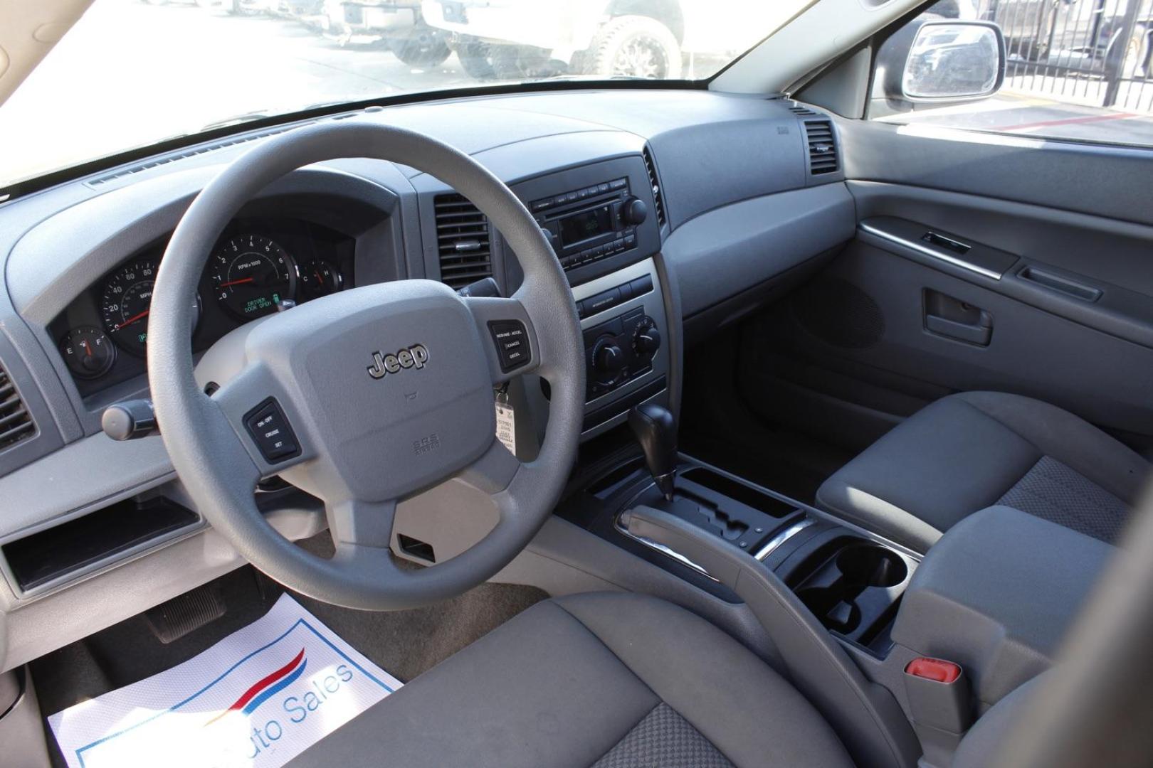 2005 WHITE Jeep Grand Cherokee Laredo 2WD (1J4GS48K75C) with an 3.7L V6 SOHC 12V engine, 5-Speed Automatic transmission, located at 2401 E Main St., Grand Prairie, TX, 75050, (972) 262-4440, 32.748981, -96.969643 - Photo#11