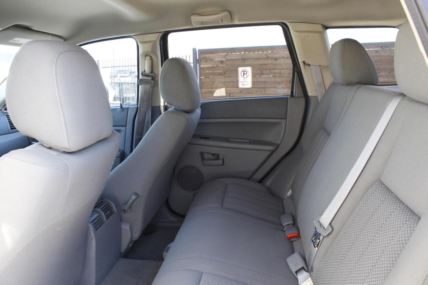 2005 WHITE Jeep Grand Cherokee Laredo 2WD (1J4GS48K75C) with an 3.7L V6 SOHC 12V engine, 5-Speed Automatic transmission, located at 2401 E Main St., Grand Prairie, TX, 75050, (972) 262-4440, 32.748981, -96.969643 - Photo#12