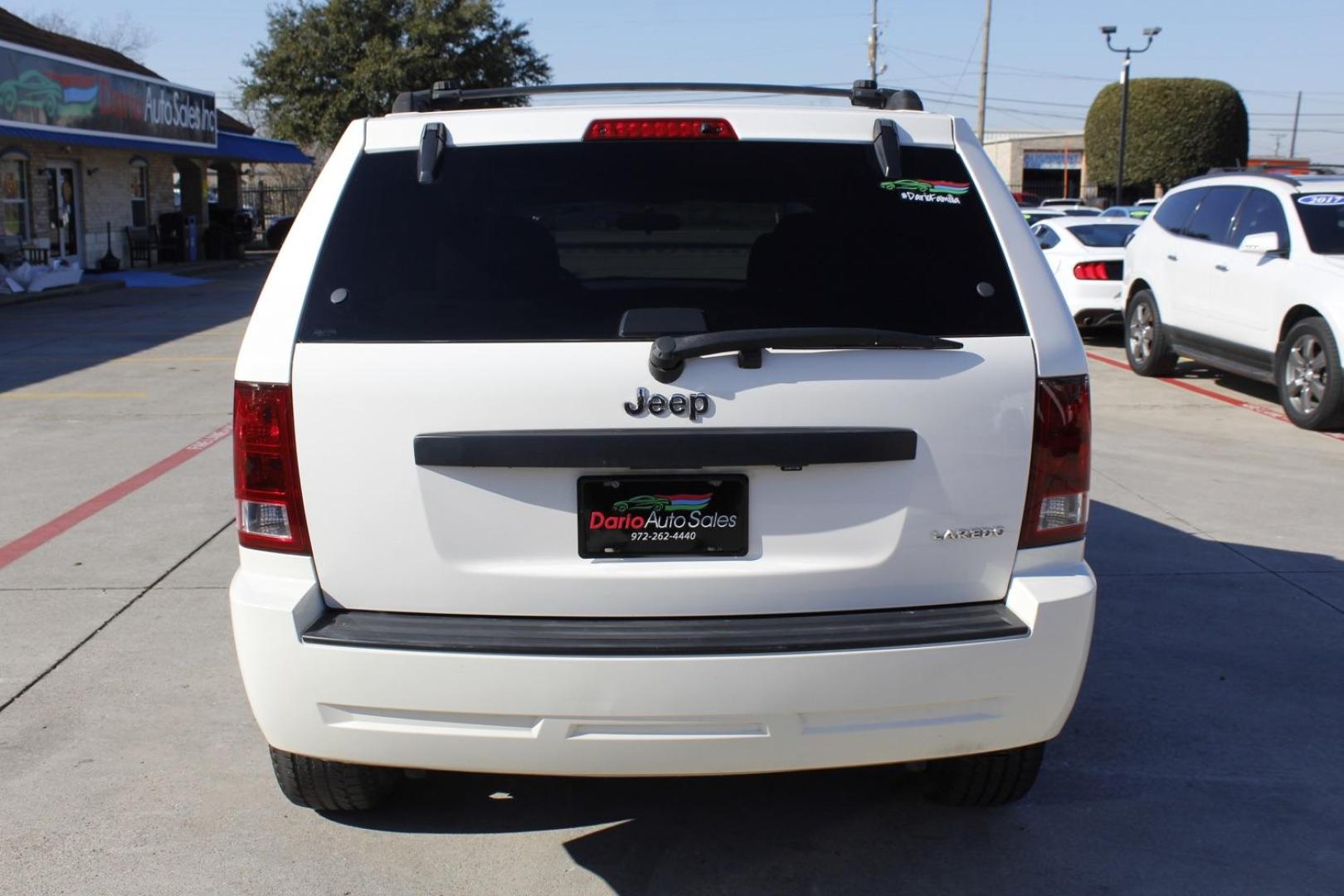 2005 WHITE Jeep Grand Cherokee Laredo 2WD (1J4GS48K75C) with an 3.7L V6 SOHC 12V engine, 5-Speed Automatic transmission, located at 2401 E Main St., Grand Prairie, TX, 75050, (972) 262-4440, 32.748981, -96.969643 - Photo#5