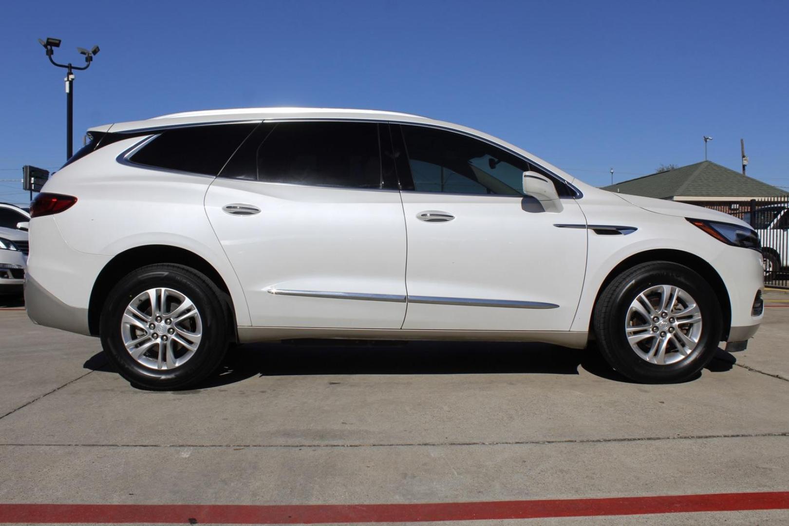 2018 white Buick Enclave Essence FWD (5GAERBKW3JJ) with an 3.6L V6 DOHC 24V engine, 9-Speed Automatic transmission, located at 2401 E Main St., Grand Prairie, TX, 75050, (972) 262-4440, 32.748981, -96.969643 - Photo#9