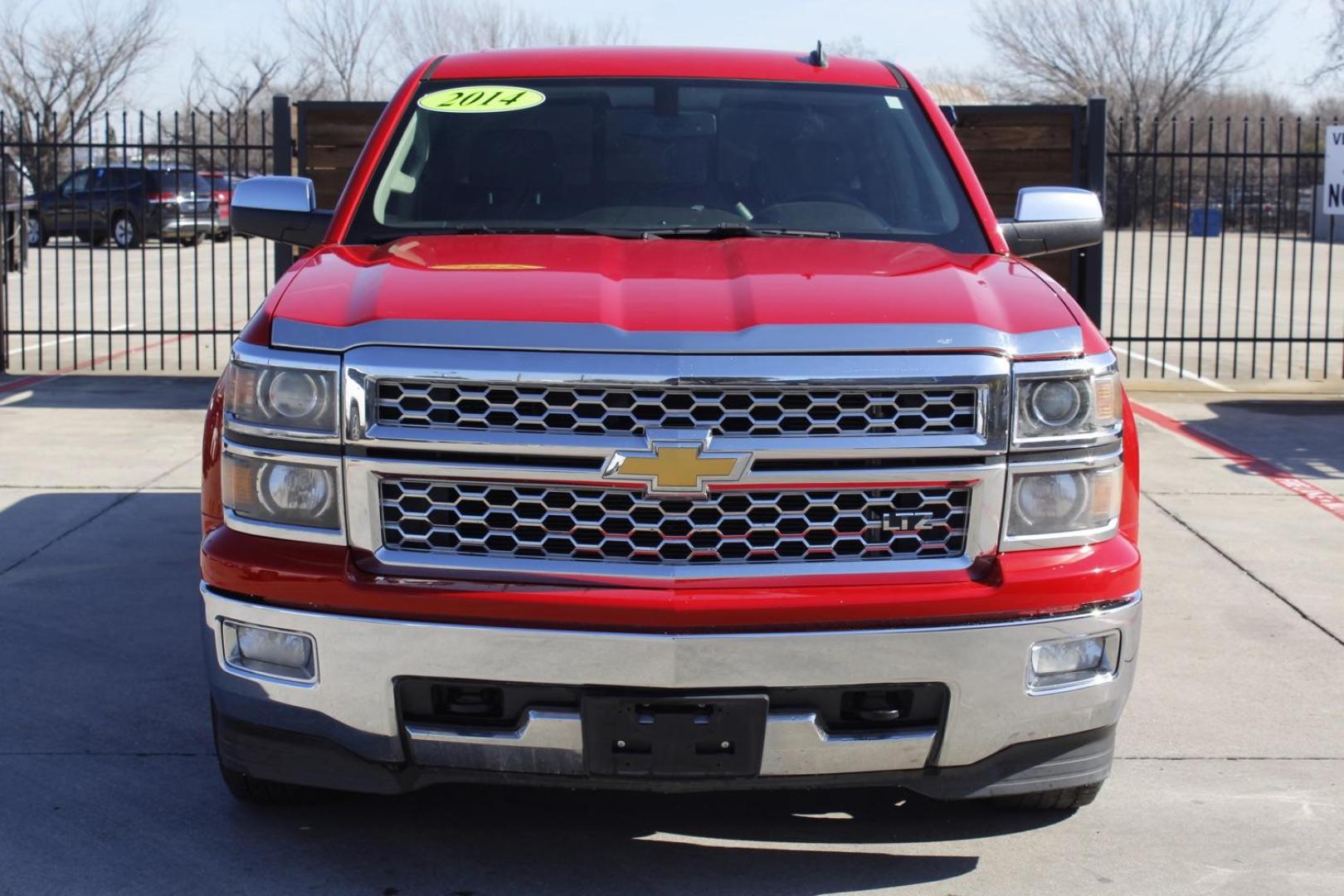 2014 red Chevrolet Silverado 1500 1LZ Crew Cab 4WD (3GCUKSEC1EG) with an 5.3L V8 OHV 16V engine, 6-Speed Automatic transmission, located at 2401 E Main St., Grand Prairie, TX, 75050, (972) 262-4440, 32.748981, -96.969643 - Photo#0