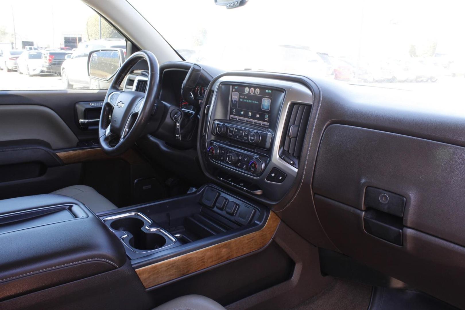 2014 red Chevrolet Silverado 1500 1LZ Crew Cab 4WD (3GCUKSEC1EG) with an 5.3L V8 OHV 16V engine, 6-Speed Automatic transmission, located at 2401 E Main St., Grand Prairie, TX, 75050, (972) 262-4440, 32.748981, -96.969643 - Photo#13