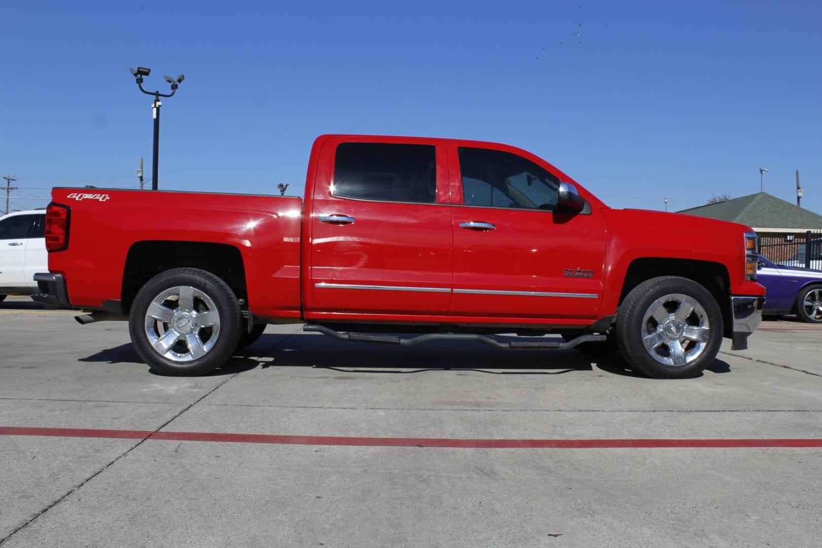 2014 red Chevrolet Silverado 1500 1LZ Crew Cab 4WD (3GCUKSEC1EG) with an 5.3L V8 OHV 16V engine, 6-Speed Automatic transmission, located at 2401 E Main St., Grand Prairie, TX, 75050, (972) 262-4440, 32.748981, -96.969643 - Photo#8