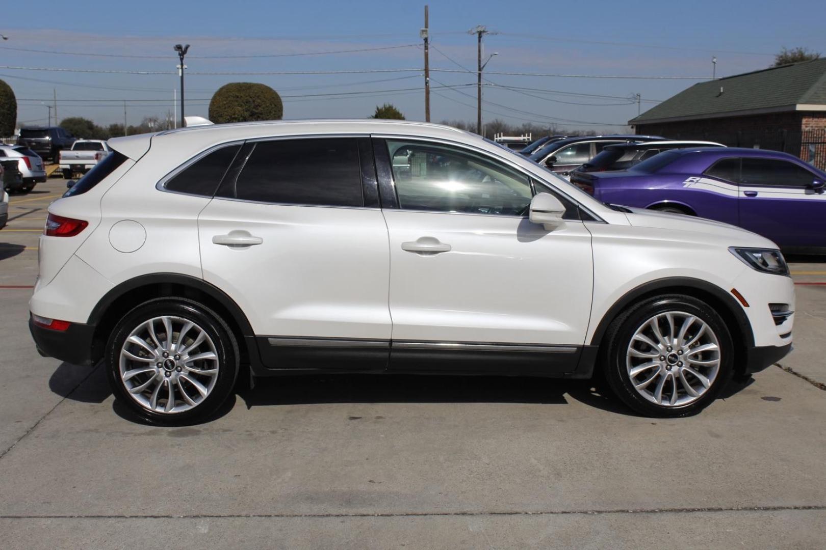 2016 White Lincoln MKC RESERVE (5LMCJ3C98GU) with an 2.0 engine, located at 2401 E Main St., Grand Prairie, TX, 75050, (972) 262-4440, 32.748981, -96.969643 - Photo#9