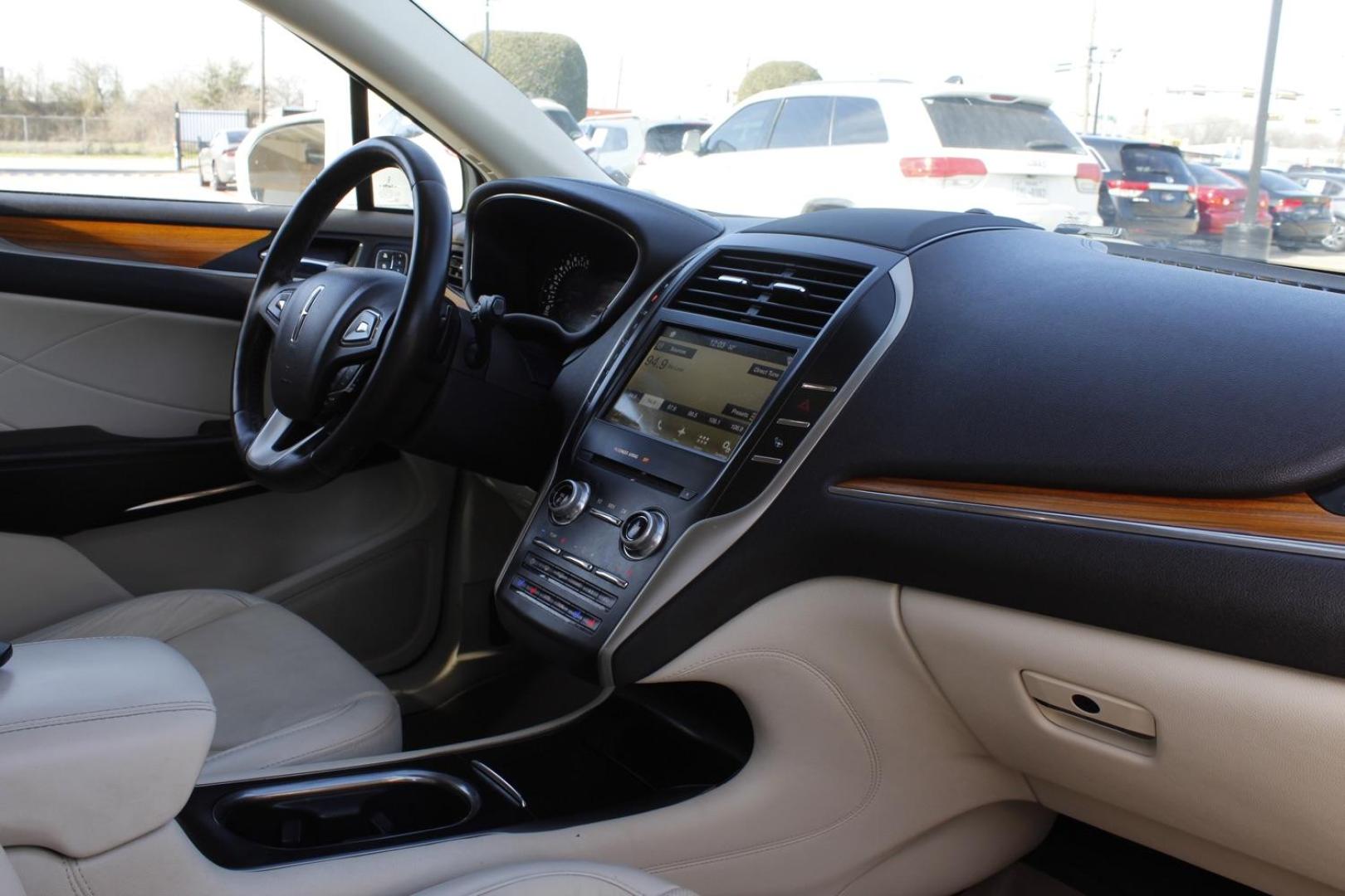 2016 White Lincoln MKC RESERVE (5LMCJ3C98GU) with an 2.0 engine, located at 2401 E Main St., Grand Prairie, TX, 75050, (972) 262-4440, 32.748981, -96.969643 - Photo#15