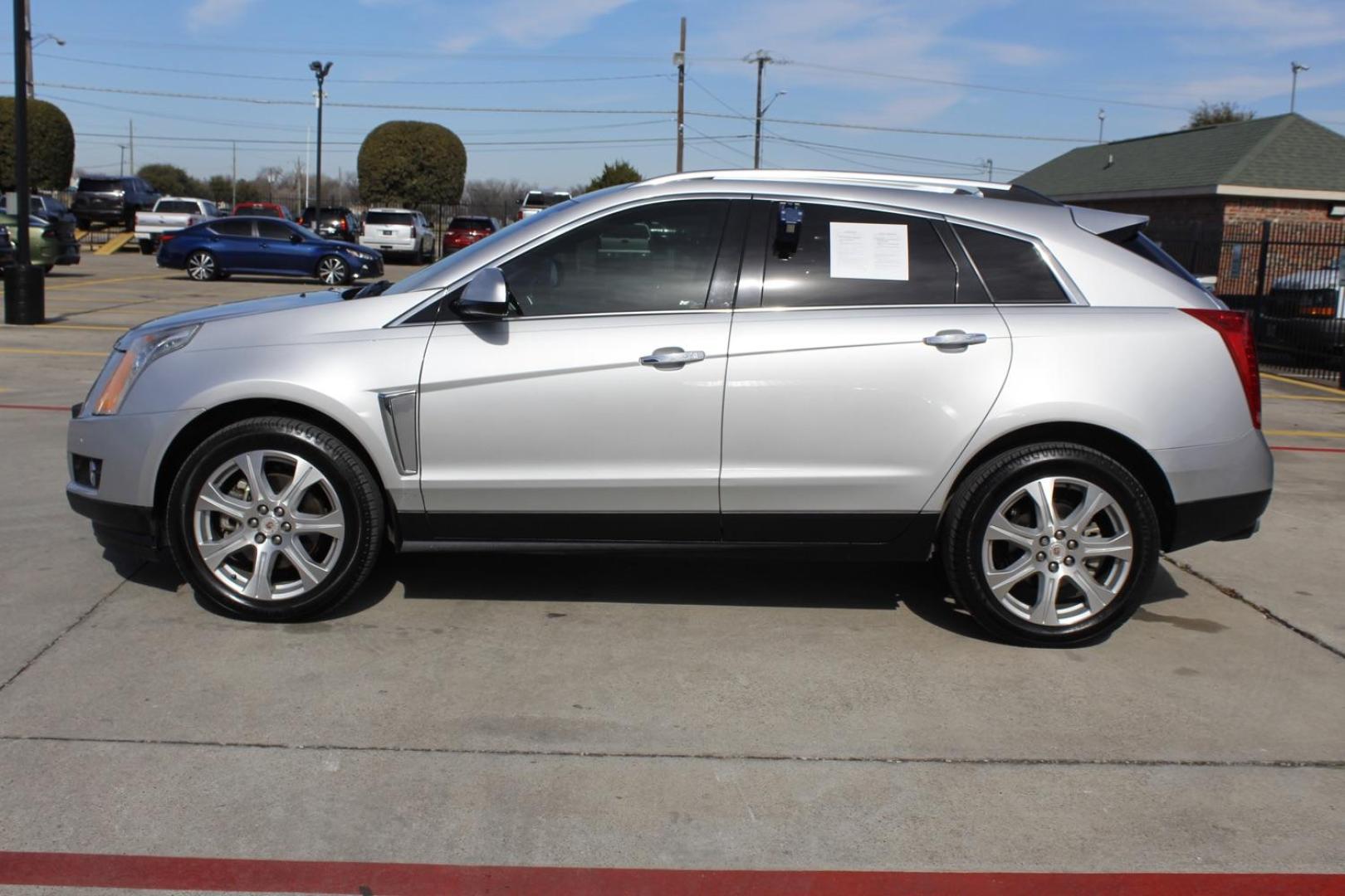 2016 silver Cadillac SRX Premium Collection FWD (3GYFNDE32GS) with an 3.6L V6 DOHC 24V FFV engine, 6-Speed Automatic transmission, located at 2401 E Main St., Grand Prairie, TX, 75050, (972) 262-4440, 32.748981, -96.969643 - Photo#2