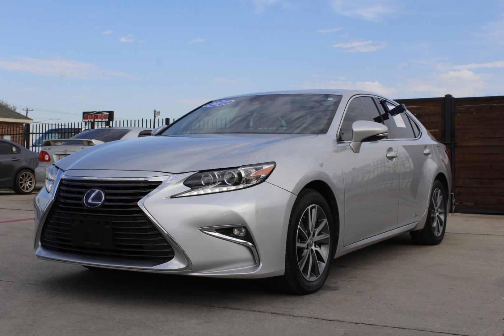 2017 SILVER Lexus ES 300H Sedan (JTHBW1GG7H2) with an 2.5L L4 DOHC 16V HYBRID engine, located at 2401 E Main St., Grand Prairie, TX, 75050, (972) 262-4440, 32.748981, -96.969643 - Photo#1