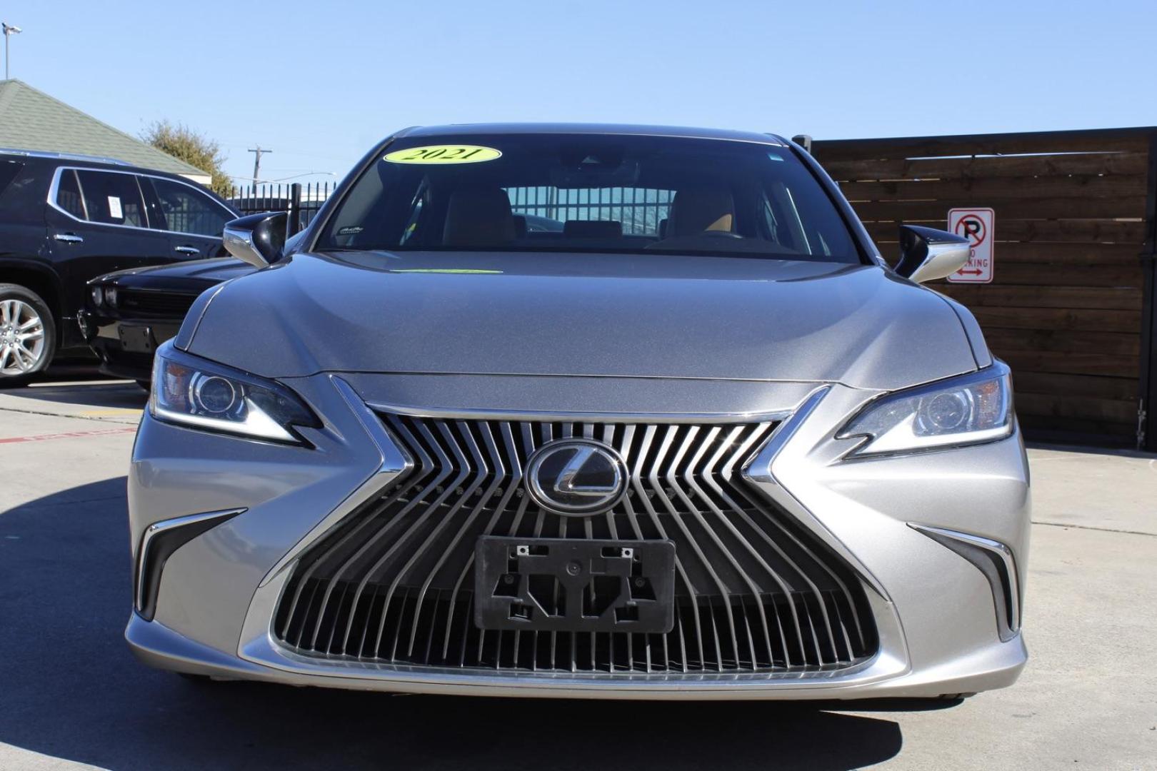 2021 Gray Lexus ES 350 Base (58ACZ1B16MU) with an 3.5L V6 DOHC 24V engine, 8-Speed Automatic transmission, located at 2401 E Main St., Grand Prairie, TX, 75050, (972) 262-4440, 32.748981, -96.969643 - Photo#0