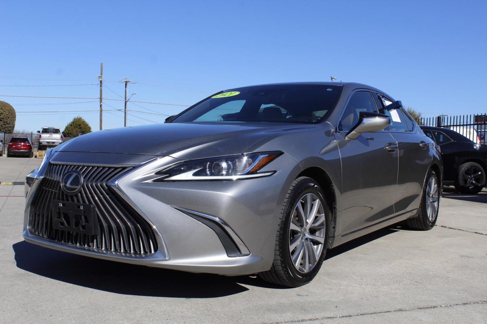 2021 Gray Lexus ES 350 Base (58ACZ1B16MU) with an 3.5L V6 DOHC 24V engine, 8-Speed Automatic transmission, located at 2401 E Main St., Grand Prairie, TX, 75050, (972) 262-4440, 32.748981, -96.969643 - Photo#1