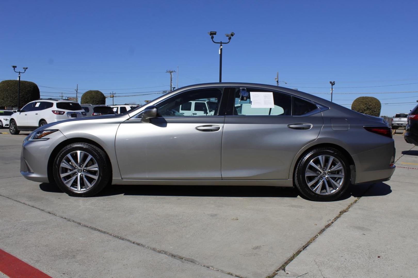 2021 Gray Lexus ES 350 Base (58ACZ1B16MU) with an 3.5L V6 DOHC 24V engine, 8-Speed Automatic transmission, located at 2401 E Main St., Grand Prairie, TX, 75050, (972) 262-4440, 32.748981, -96.969643 - Photo#2