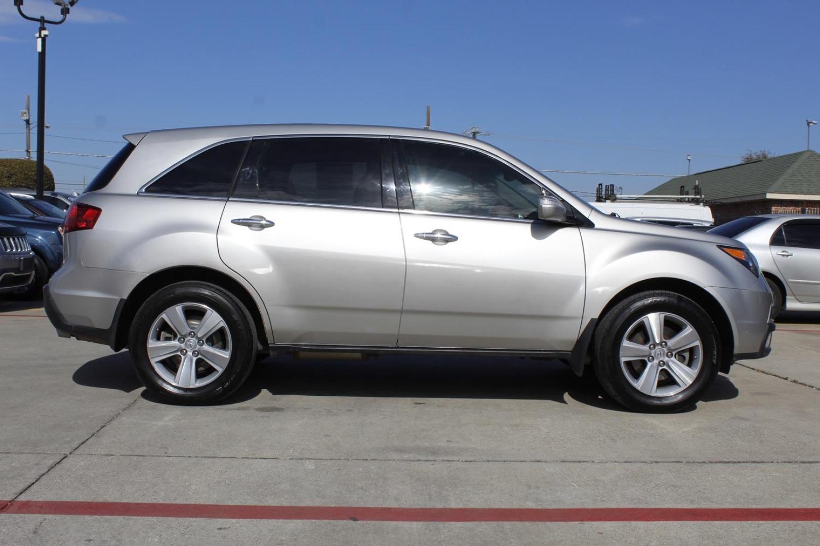 2011 Silver Acura MDX 6-Spd AT (2HNYD2H24BH) with an 3.7L V6 SOHC 24V engine, 6-Speed Automatic transmission, located at 2401 E Main St., Grand Prairie, TX, 75050, (972) 262-4440, 32.748981, -96.969643 - Photo#9