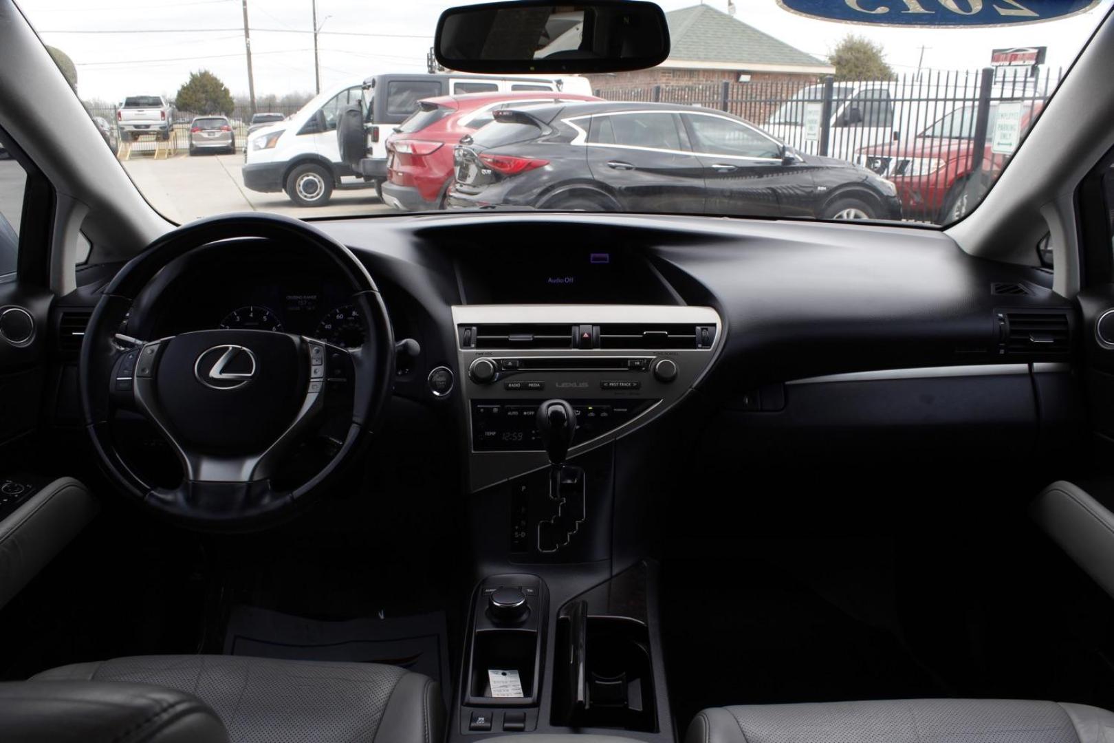 2015 Silver Lexus RX 350 FWD (2T2ZK1BAXFC) with an 3.5L V6 DOHC 24V engine, 6-Speed Automatic transmission, located at 2401 E Main St., Grand Prairie, TX, 75050, (972) 262-4440, 32.748981, -96.969643 - Photo#13