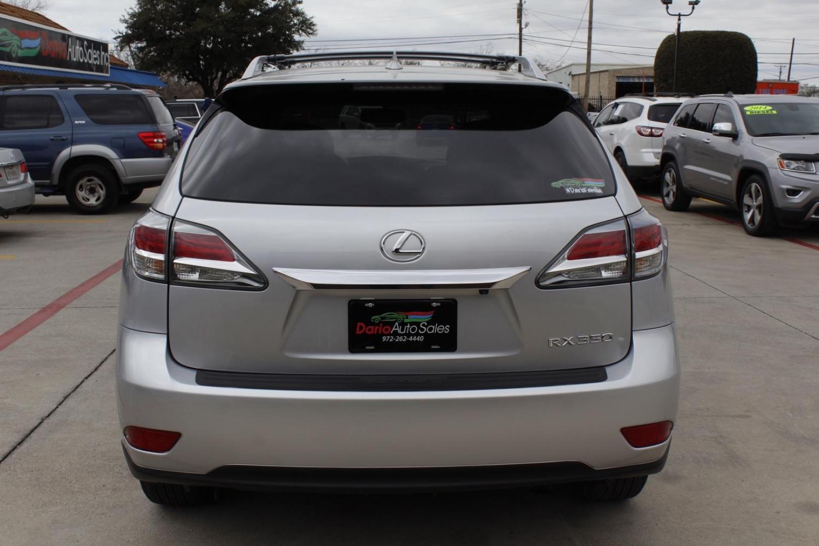 2015 Silver Lexus RX 350 FWD (2T2ZK1BAXFC) with an 3.5L V6 DOHC 24V engine, 6-Speed Automatic transmission, located at 2401 E Main St., Grand Prairie, TX, 75050, (972) 262-4440, 32.748981, -96.969643 - Photo#5