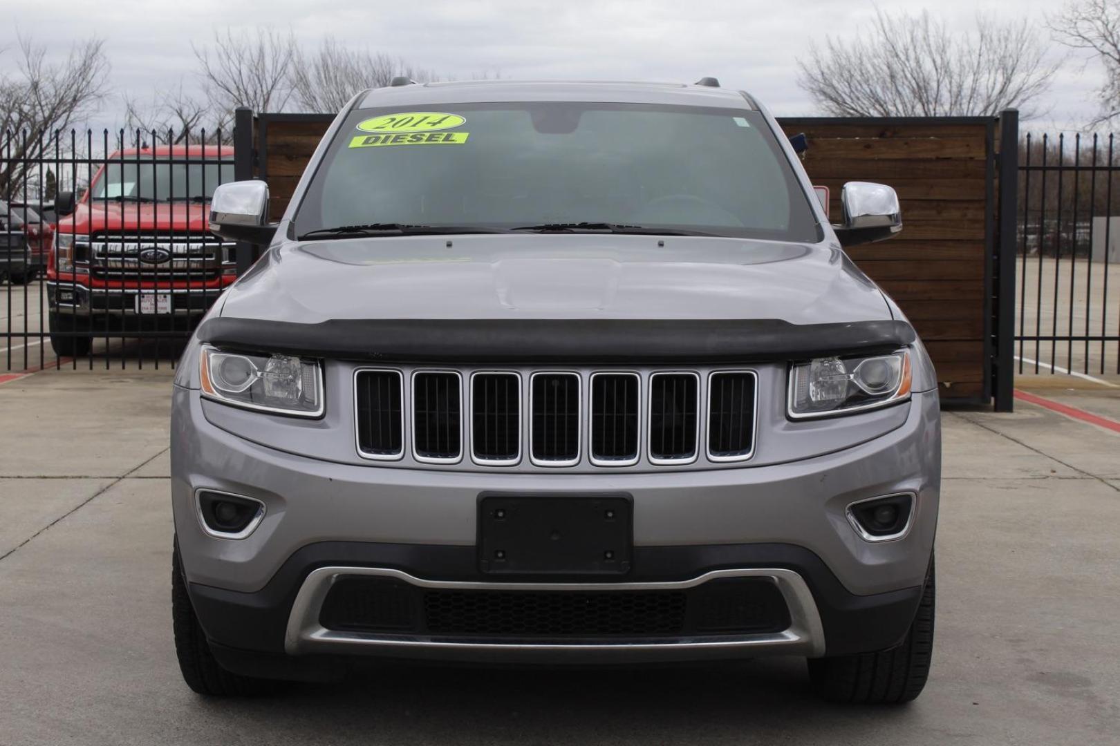 2014 Silver Jeep Grand Cherokee Limited 2WD (1C4RJEBM6EC) with an 3.0L V6 DOHC 24V DIESEL engine, 5-Speed Automatic transmission, located at 2401 E Main St., Grand Prairie, TX, 75050, (972) 262-4440, 32.748981, -96.969643 - Photo#0