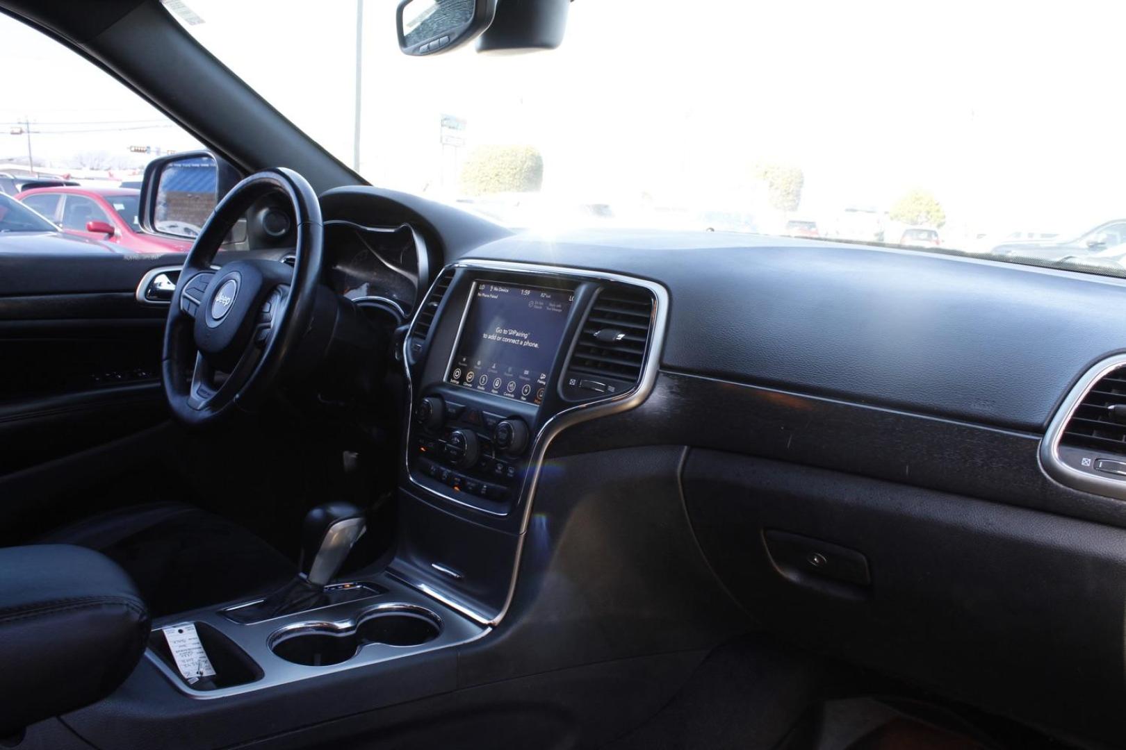 2018 Gray Jeep Grand Cherokee Laredo 4WD (1C4RJFAG5JC) with an 3.6L V6 DOHC 24V engine, 8-Speed Automatic transmission, located at 2401 E Main St., Grand Prairie, TX, 75050, (972) 262-4440, 32.748981, -96.969643 - Photo#13