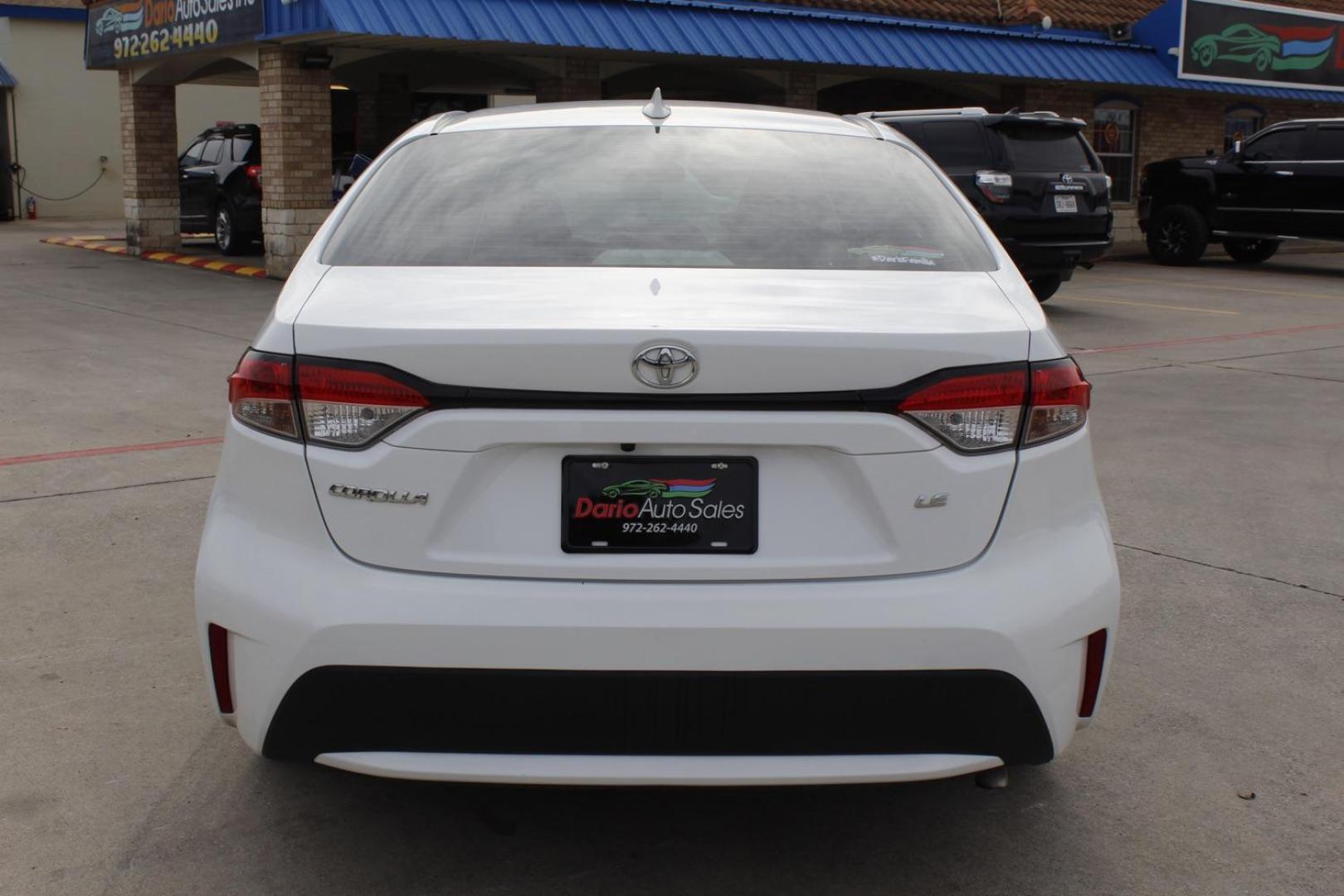 2022 White Toyota Corolla LE (5YFEPMAE4NP) , located at 2401 E Main St., Grand Prairie, TX, 75050, (972) 262-4440, 32.748981, -96.969643 - Photo#5