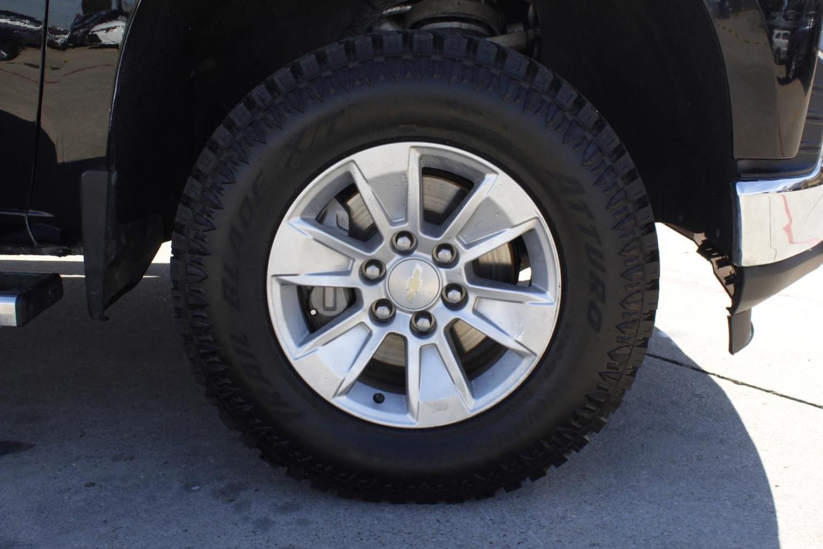 2020 Black Chevrolet Silverado LT (1GCRYDED8LZ) with an 5.3L engine, located at 2401 E Main St., Grand Prairie, TX, 75050, (972) 262-4440, 32.748981, -96.969643 - Photo#10